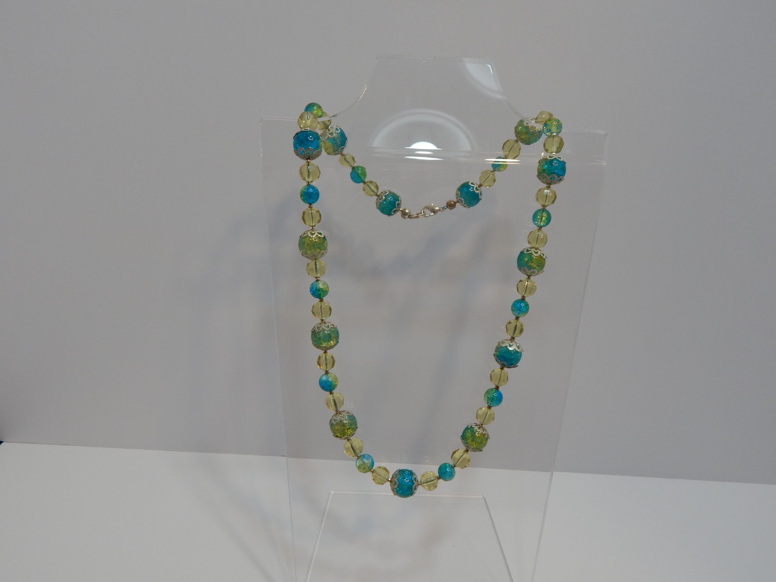 necklace women 20in Blue/Green Cracked glass with silvertone bead caps (A1)