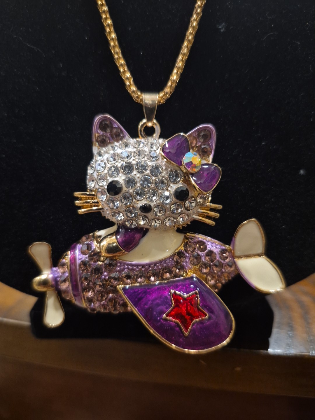 BETSEY JOHNSON PENDANT COME FLY WITH ME CAT N A PLANE WITH A GOLD CHAIN AND TAG