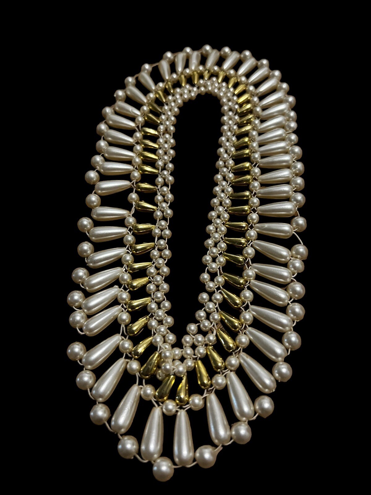 White And gold stretch collar necklace faux pearl sweater topper 1960 Era ￼