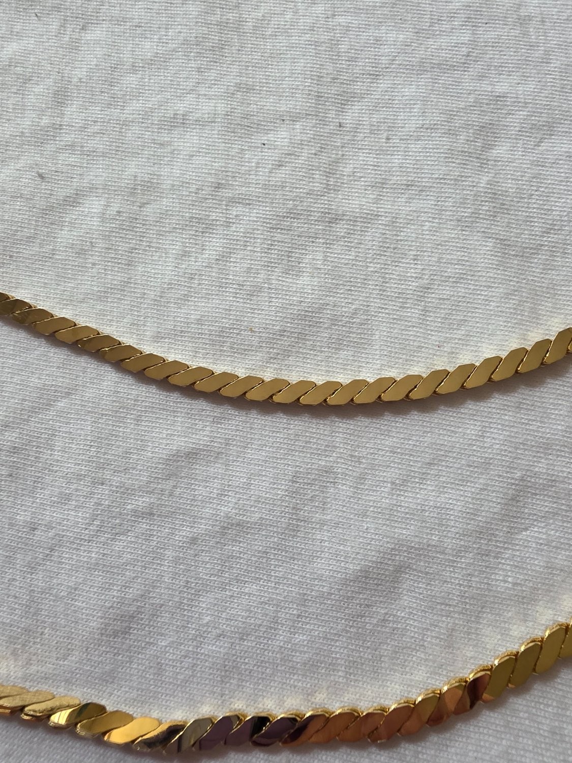 Vintage Italy Gold Tone Flat Herringbone Chain Necklace Flexible Polished Link