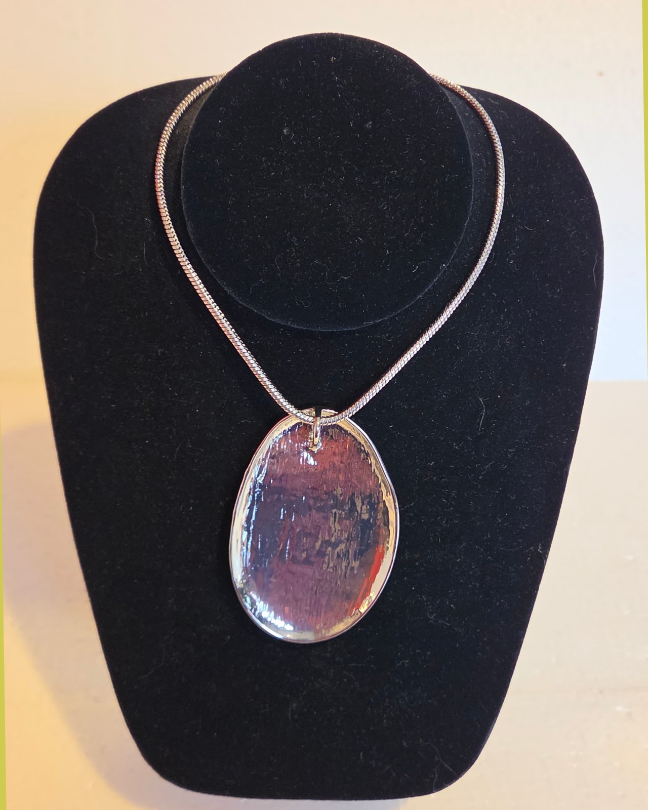 I.N.C 15″ in Silver Chainlink w/ 2.5′ x 1.5″ Silver Egg Shape Pendant Necklace