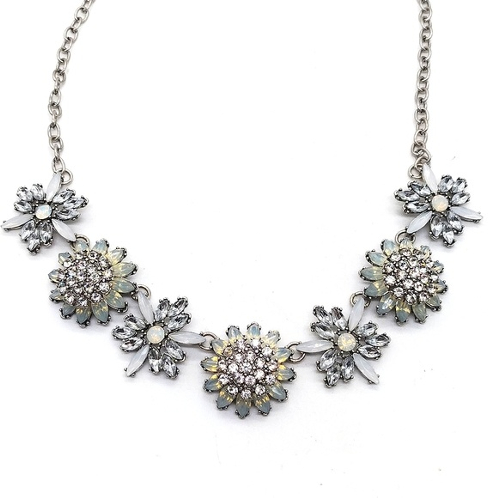 Flawless CHICO’S 22″ Statement Flower Bib Collar Necklace with 4″ extension