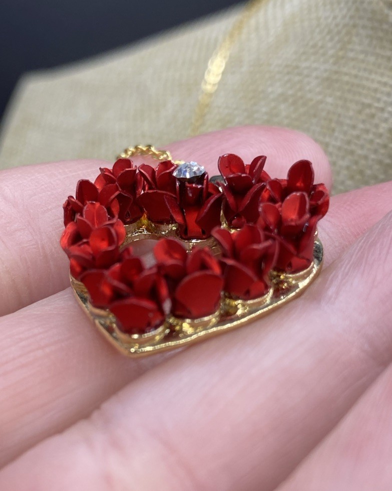 Danbury Mint Gold Tone Clear Crystal Dozen Red Roses Heart Pendant Necklace 90s