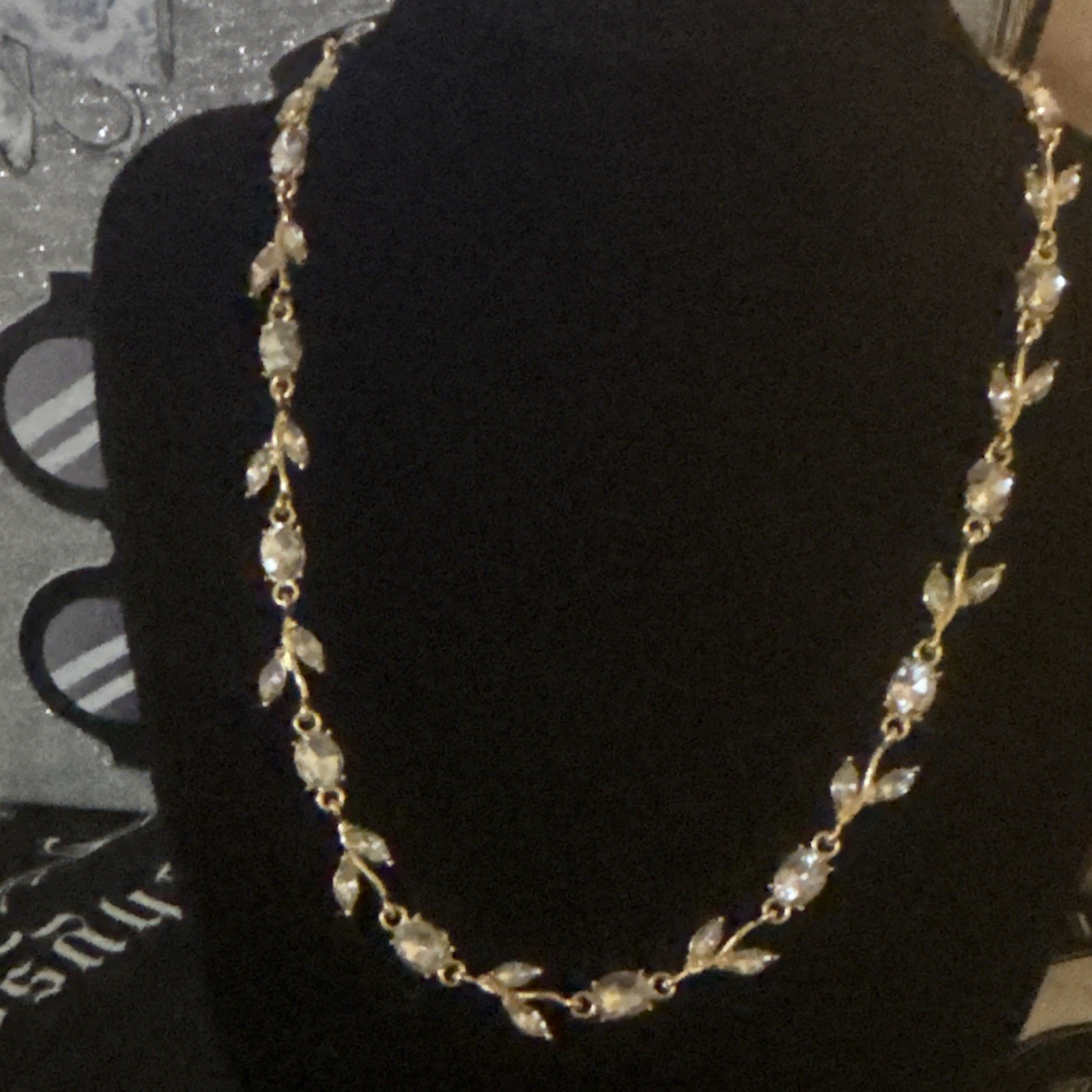 18” Gold Tone Link Chain Necklace Clear Crystal Floral Leaf Rhinestone Box Clasp
