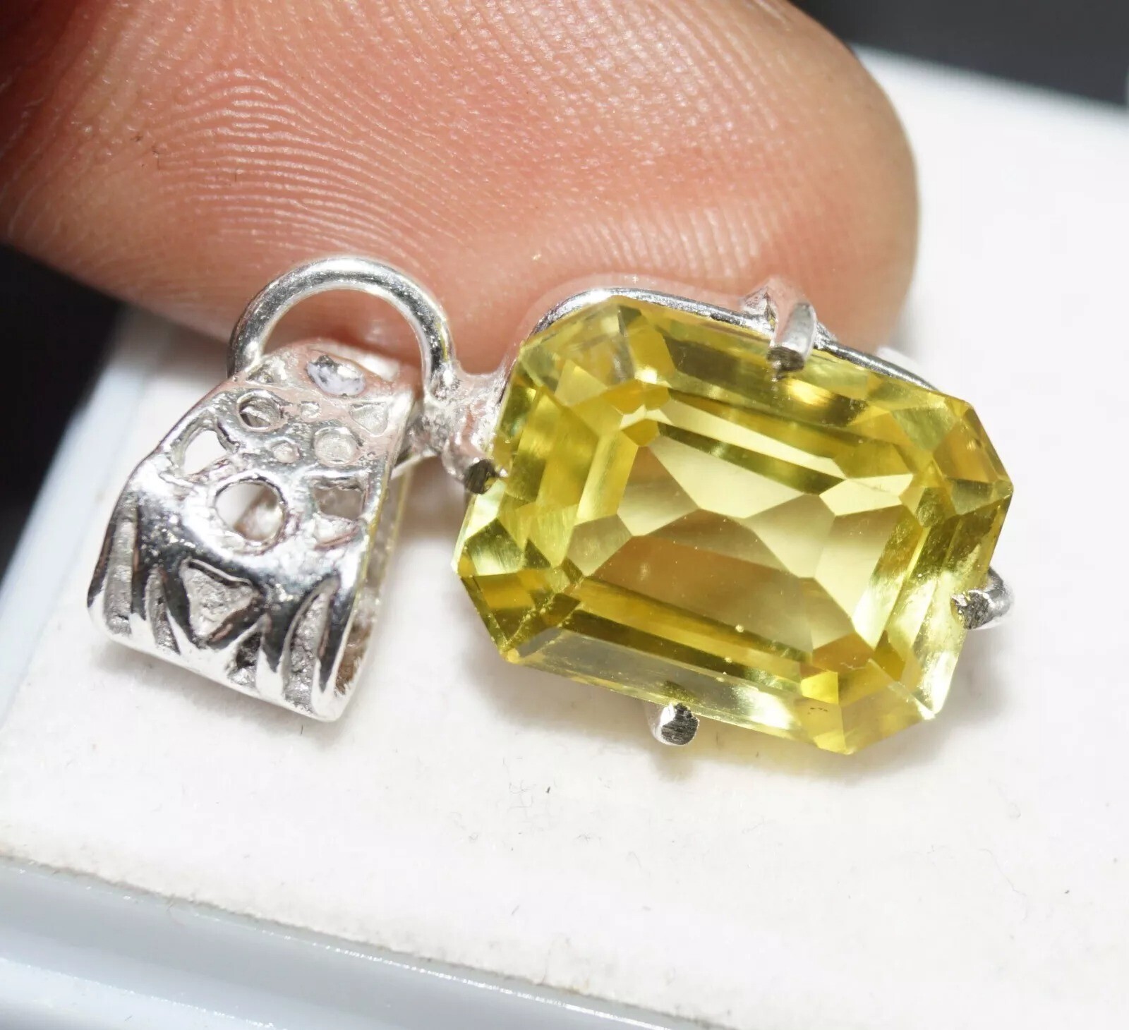 Certified 25 Ct Natural Emerald Sapphire 925 Solid Silver Pendant Loose Gemstone