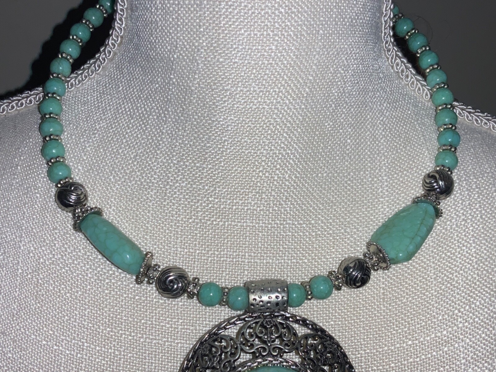 🌸 Ladies Silver Faux Turquoise Bead Pendant Collar Necklace (N6) 🌸