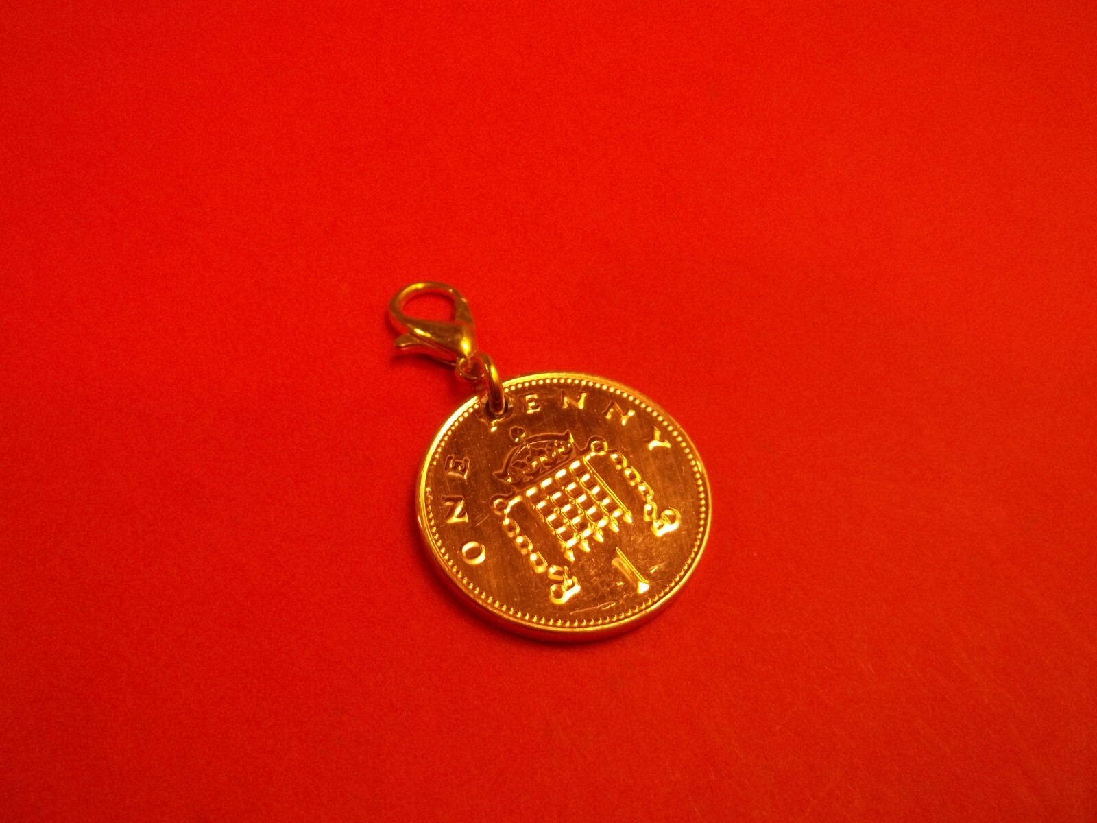 PENNY COIN – PORTCULLIS – HIGHLY POLISHED PENDANT / CHARM – 1971 to 2008