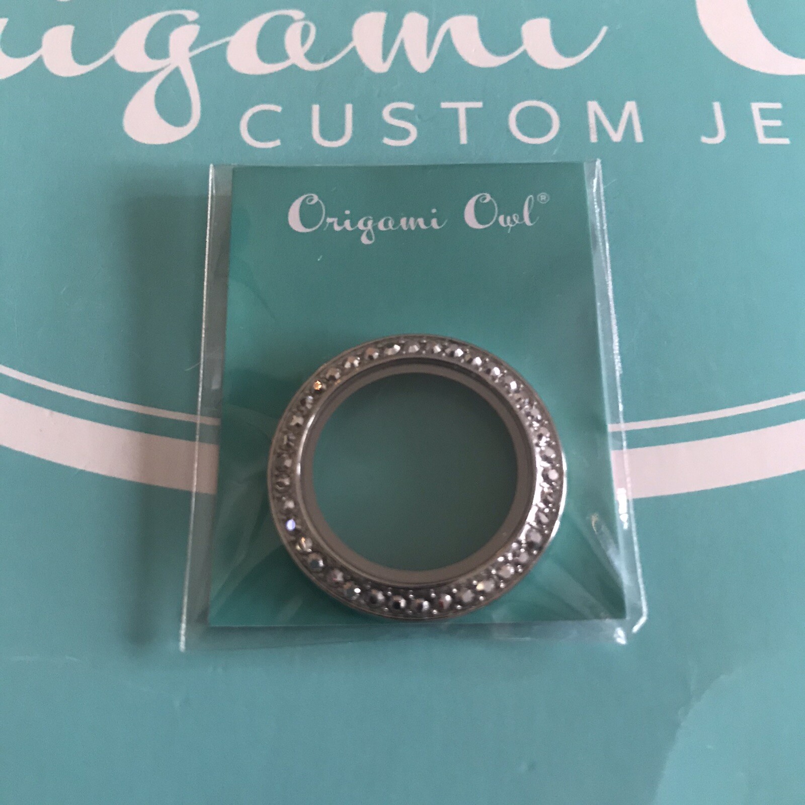 Authentic Origami Owl BZ3002 Medium Silver w/Crystals Twist Locket Face “NIP”