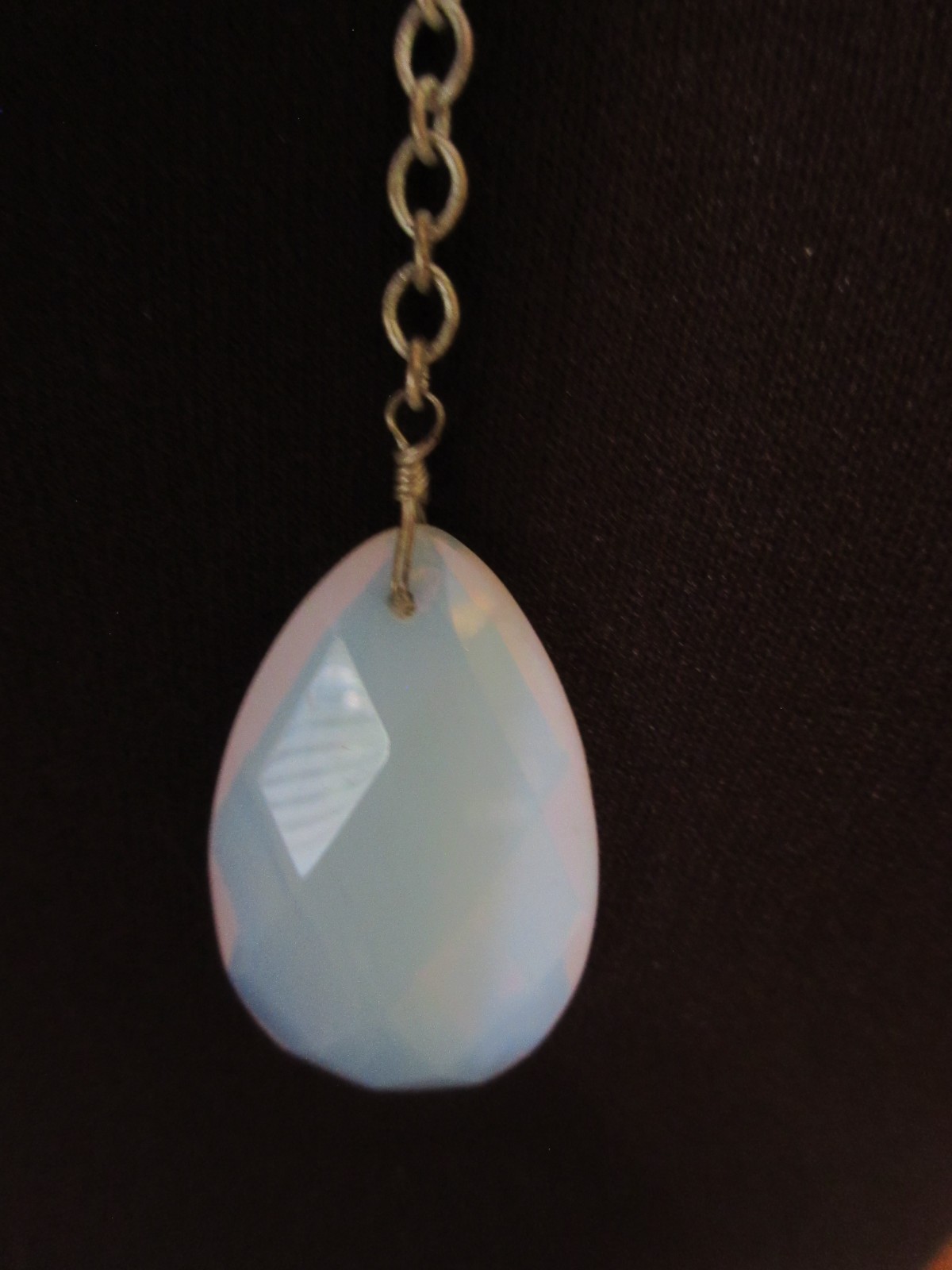 Faceted Opalite Glass 1.75″ Tear Drop on Silver Tone 21″ Long Chain , Excellent!