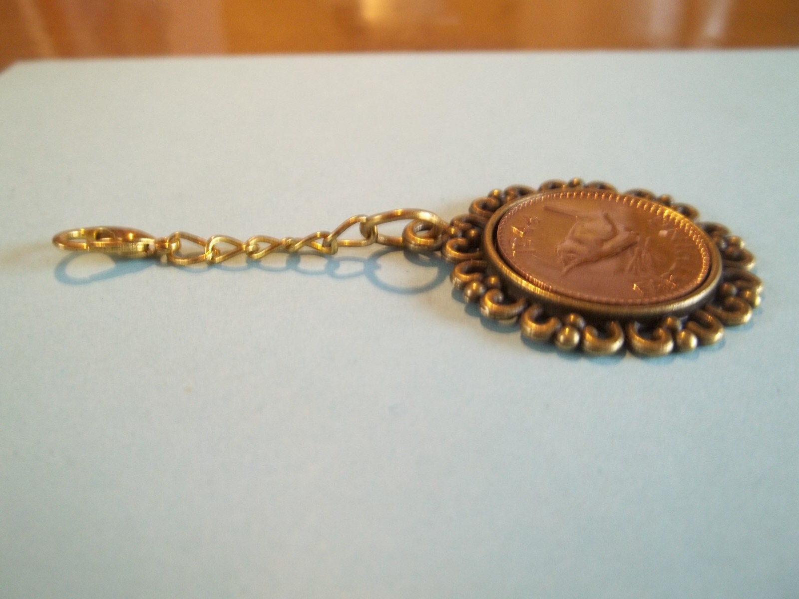 FARTHING COIN – WREN LIMITED EDITION BRONZE CASED PENDANT/CHARM – 1938 to 1955