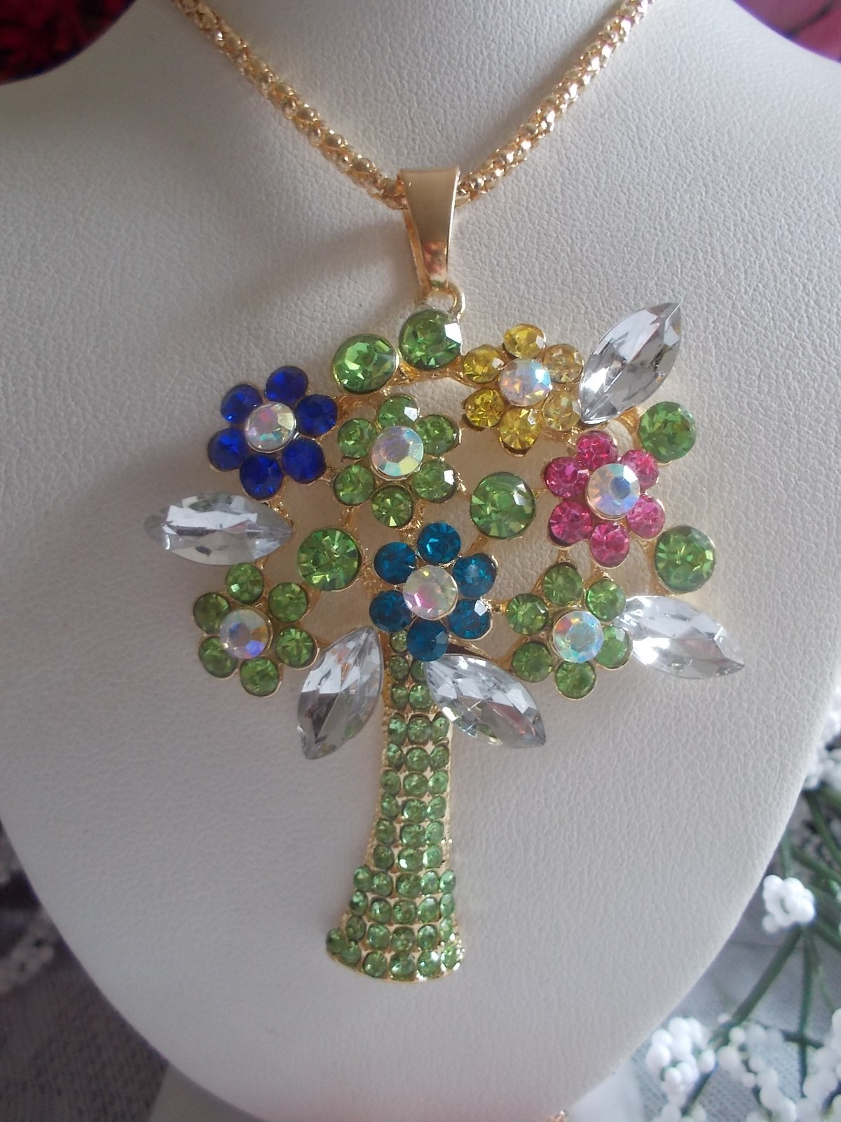 BETSEY JOHNSON LOVELY GREEN VASE WITH FLOWER BOUQUET PENDANT CHAIN NECKLACE