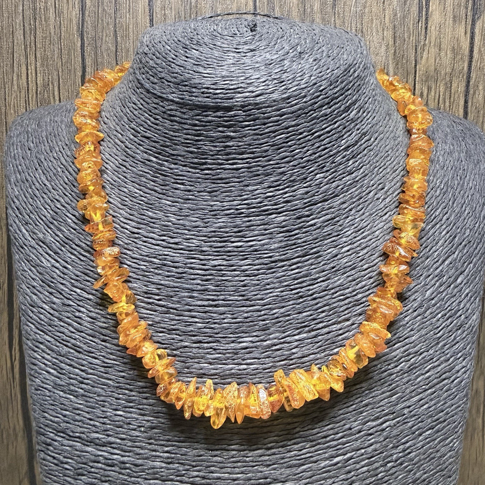 VINTAGE Amber Chip Beaded Necklace Orange Gemstone Retro Kitsch Pretty 46cm