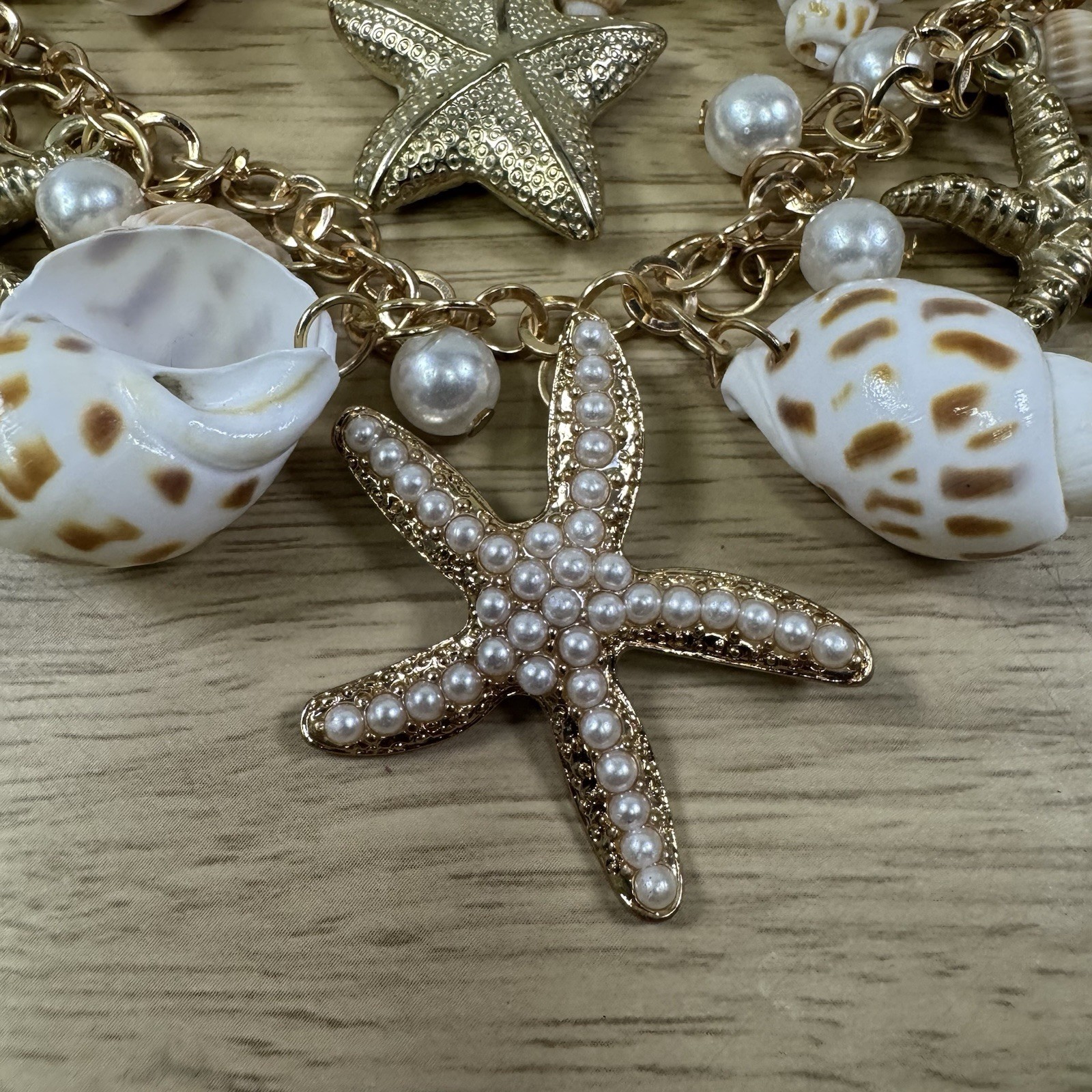 BETSEY JOHNSON PEARL BEACH CHARMS SEA SHELLS NECKLACE STARFISH CONCH SHELLS