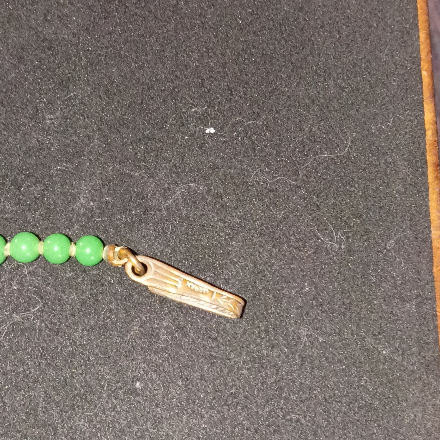 Vintage Mid-Century Green Peking Glass Graduated Bead Necklace 15″ – Stamped Jap