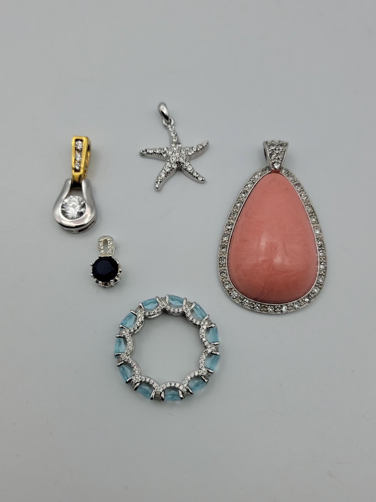 5Pc Women Pendants Various Sizes