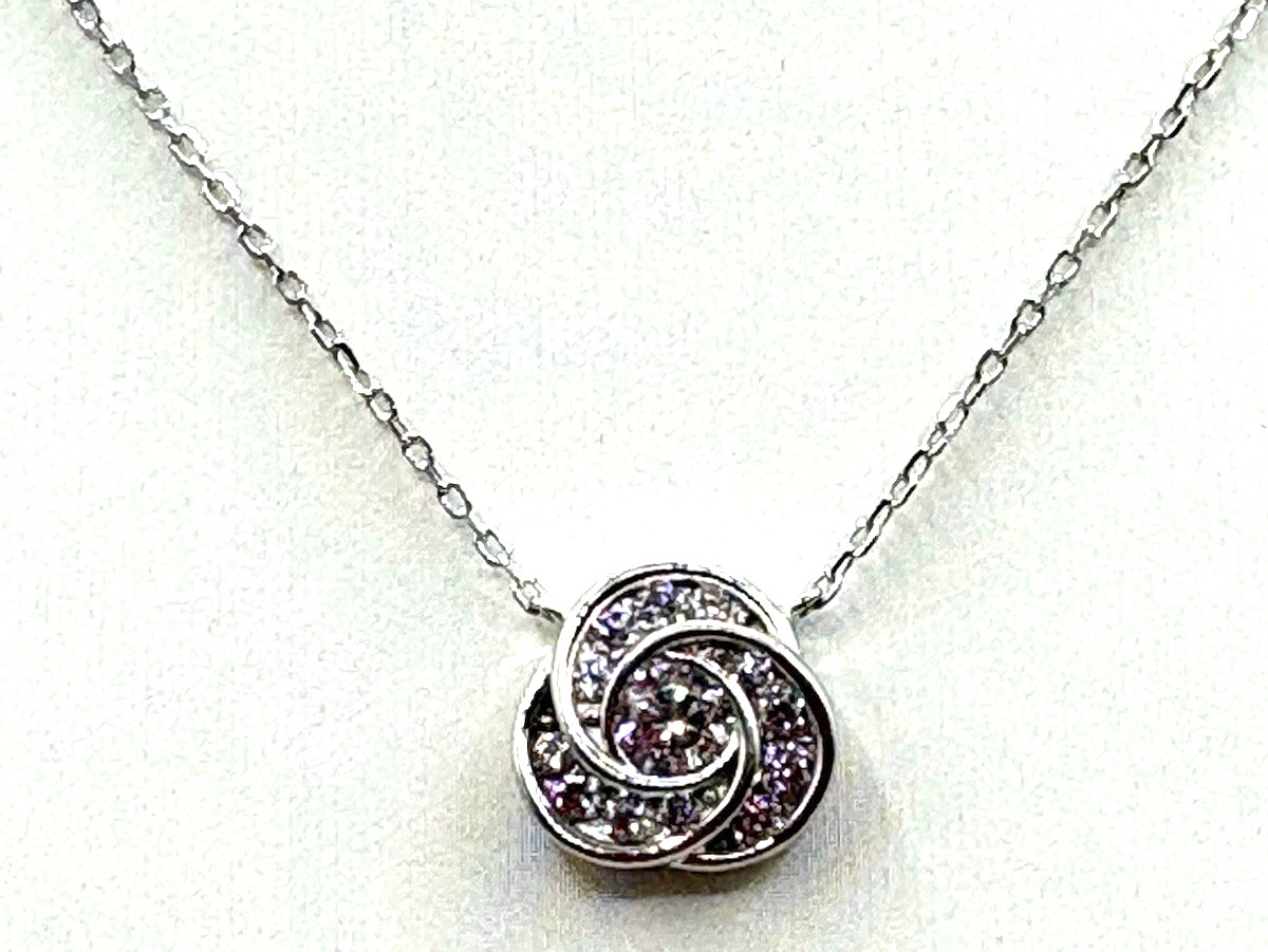 925 Sterling Love Knot CZ Stationary Pendant Necklace in Excellent Condition