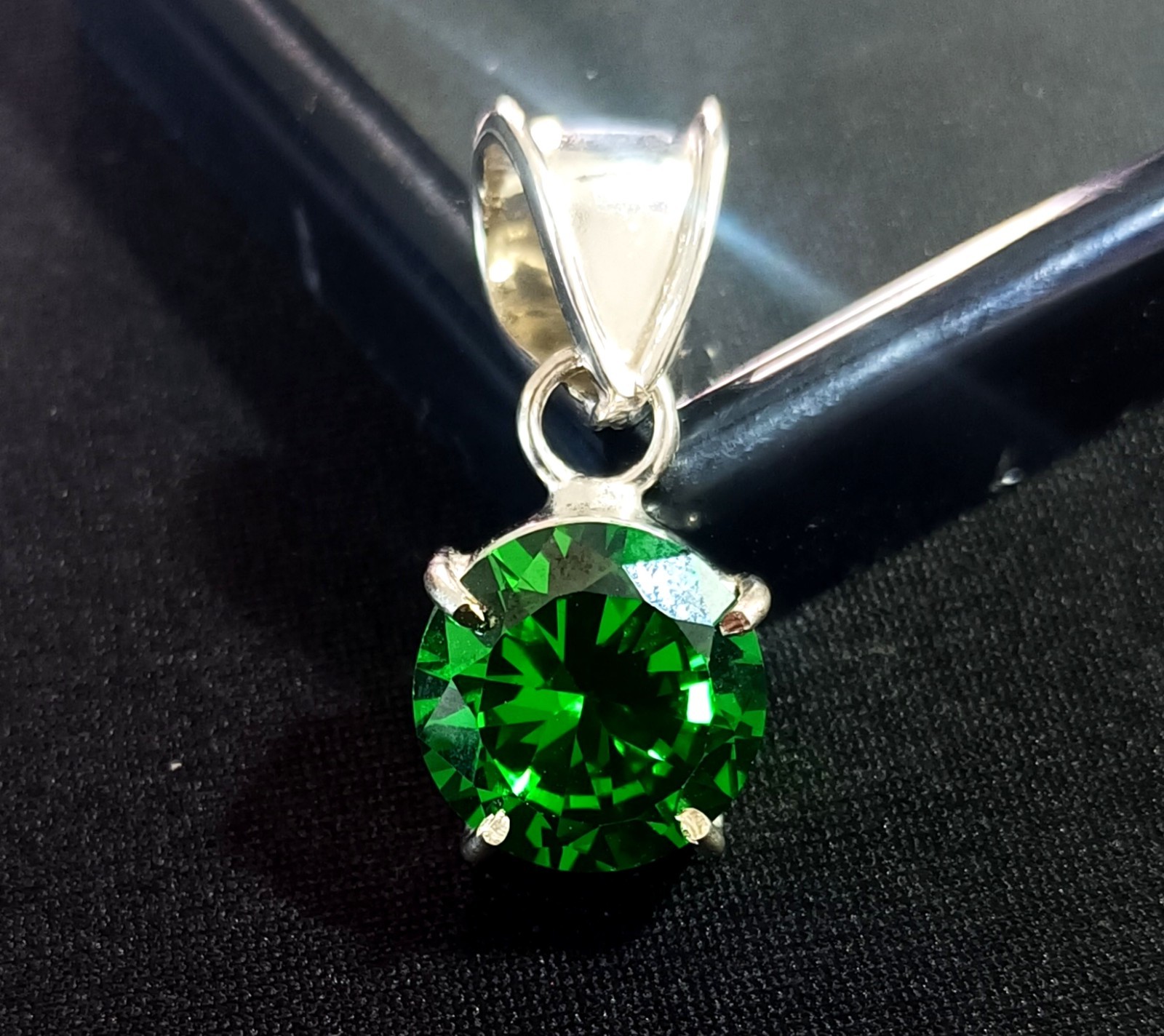 Round Tsavorite Jewelry 22 Ct Green Garnet Sterling Silver Pendant With Chain