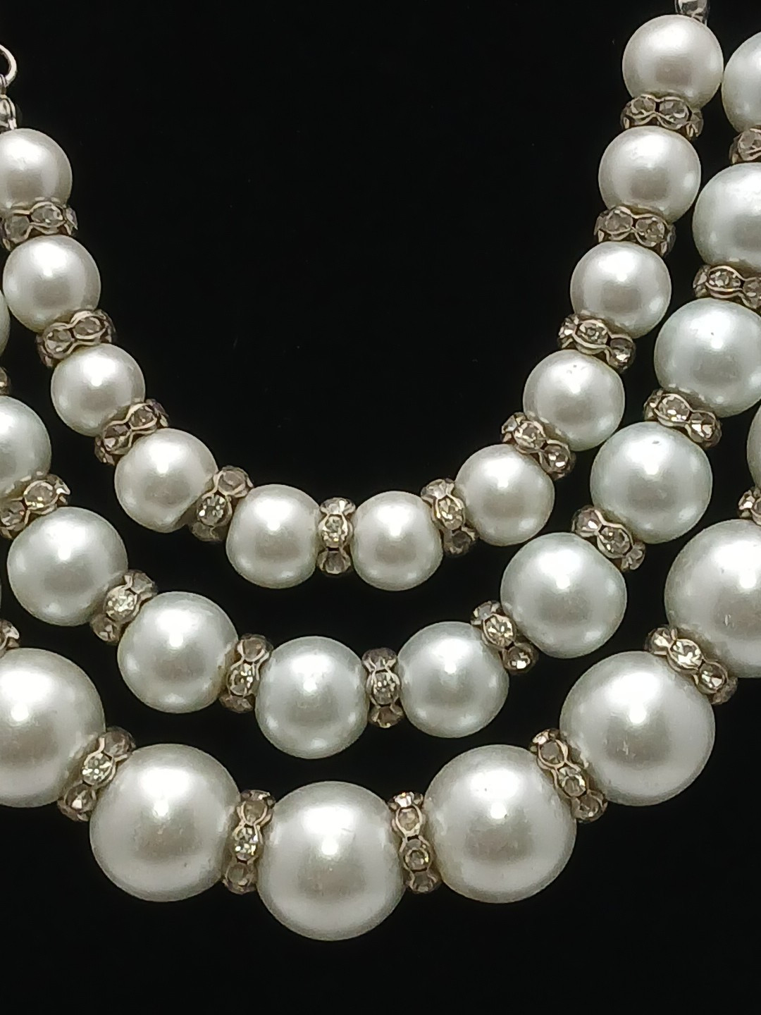 CATO 1946 BRAND silvertone layerd graduated faux pearls clear stones necklace