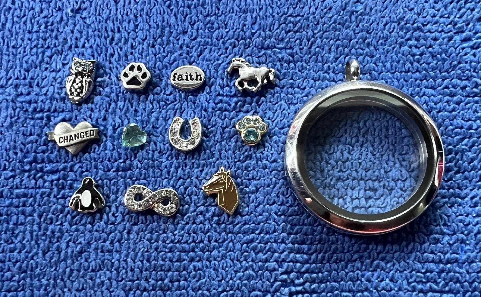 Origami Owl Living Locket Legacy Round Silver Hinged w/ Set of 11 Charms Lot
