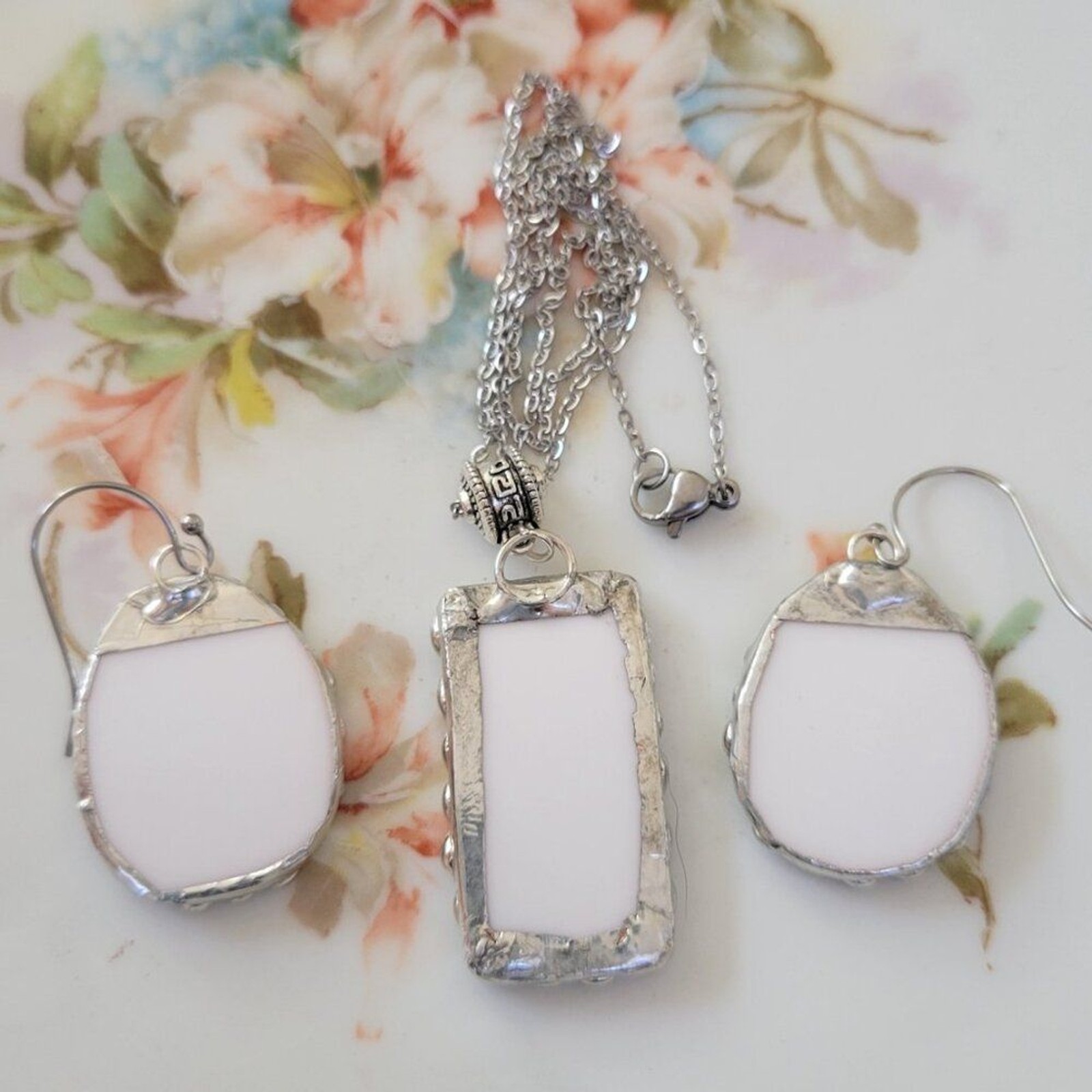 Noritake Sunny Side Broken China Pendant Necklace & Earring Set