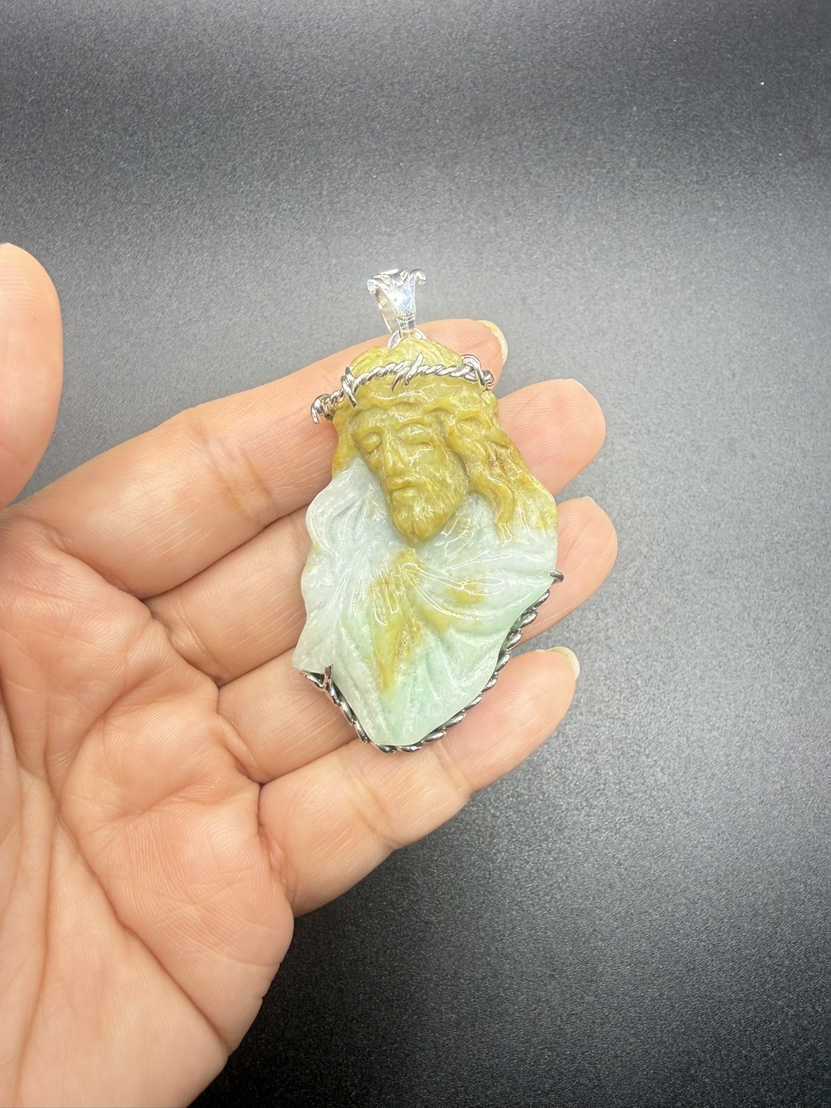 100% Natural Jade Jesus Pendant . 100% Natural Color. Mặt Chúa