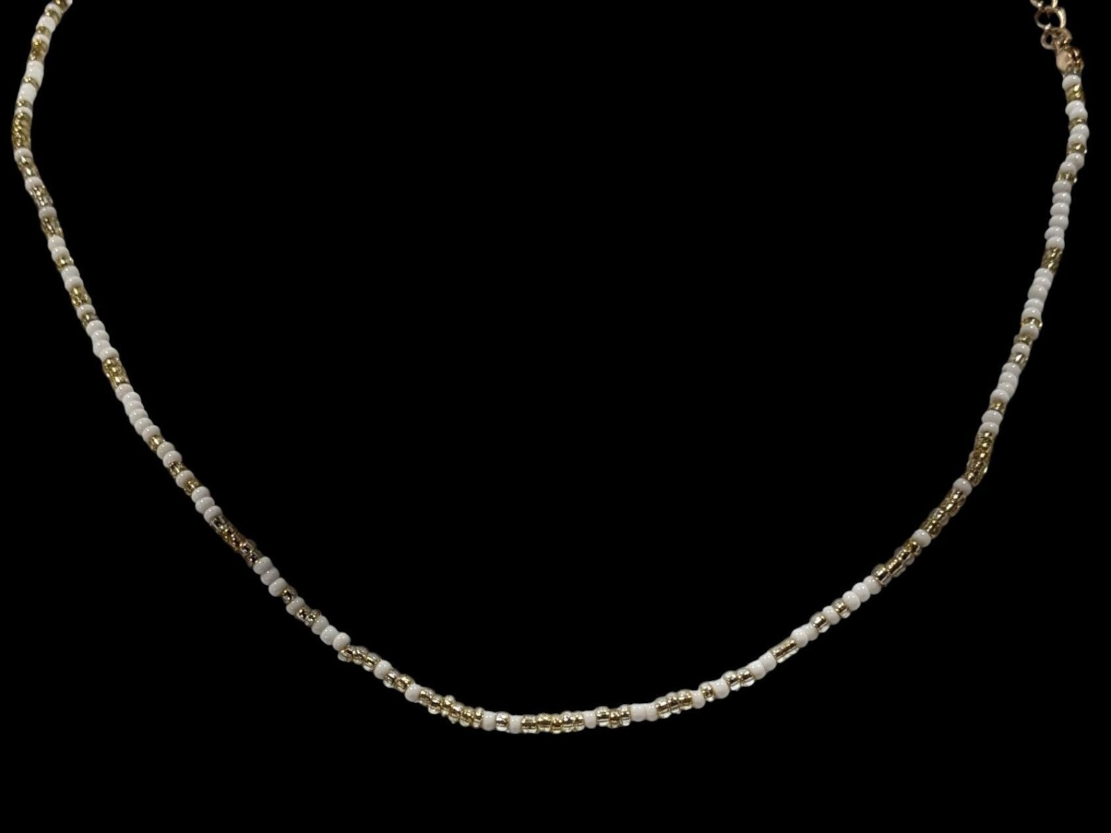 Simple Casual White And Gold Tone Glass Beaded Necklace
