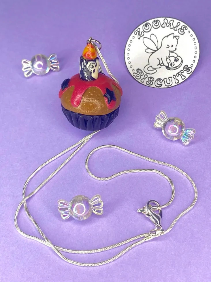 Skull candle altar cupcake necklace handmade (polymer clay) retro and unique