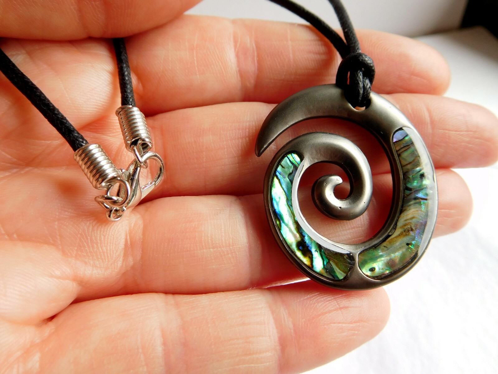 New Zealand Abalone Paua Maori Spiral Pendant On 18″/46cm Cord Necklace