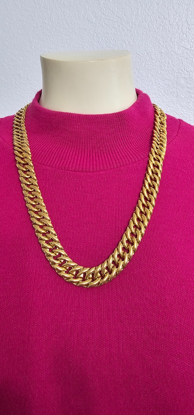 RARE & UNIQUE NAPIER necklace gold tone 25” end to end in Excellent condition