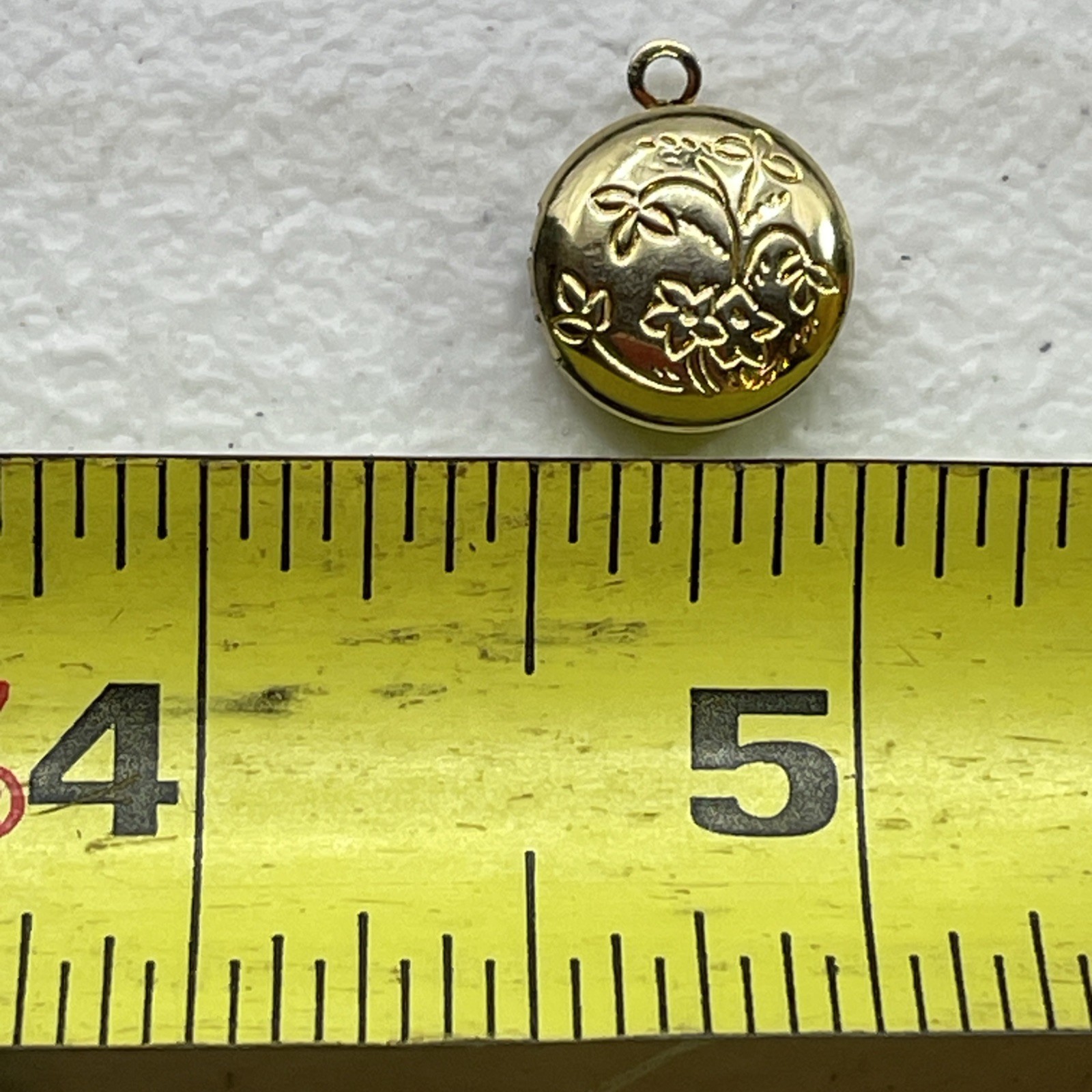 Small Photo Lockett Gold Tone Necklace Pendant , Estate Jewelry, Beauty!