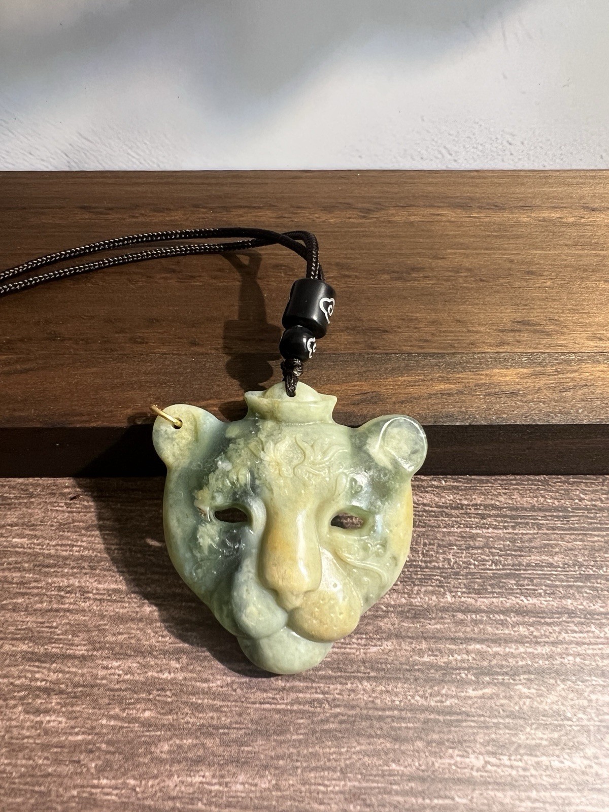Natural sleeve jade leopard head pendant