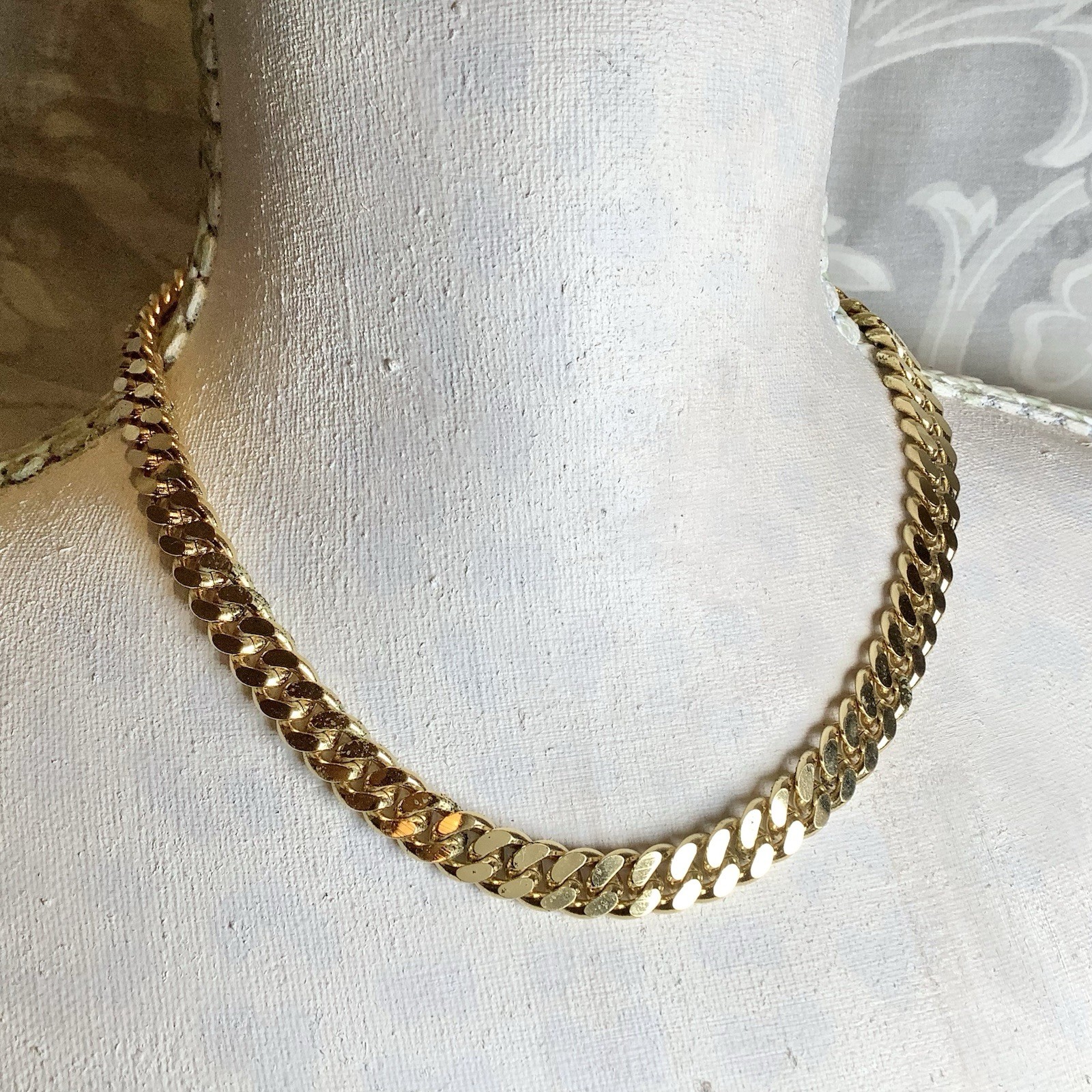 Flat Cuban Link Chain Necklace Gold Tone 18 Inch 9 mm Classic Mens Womens Curb