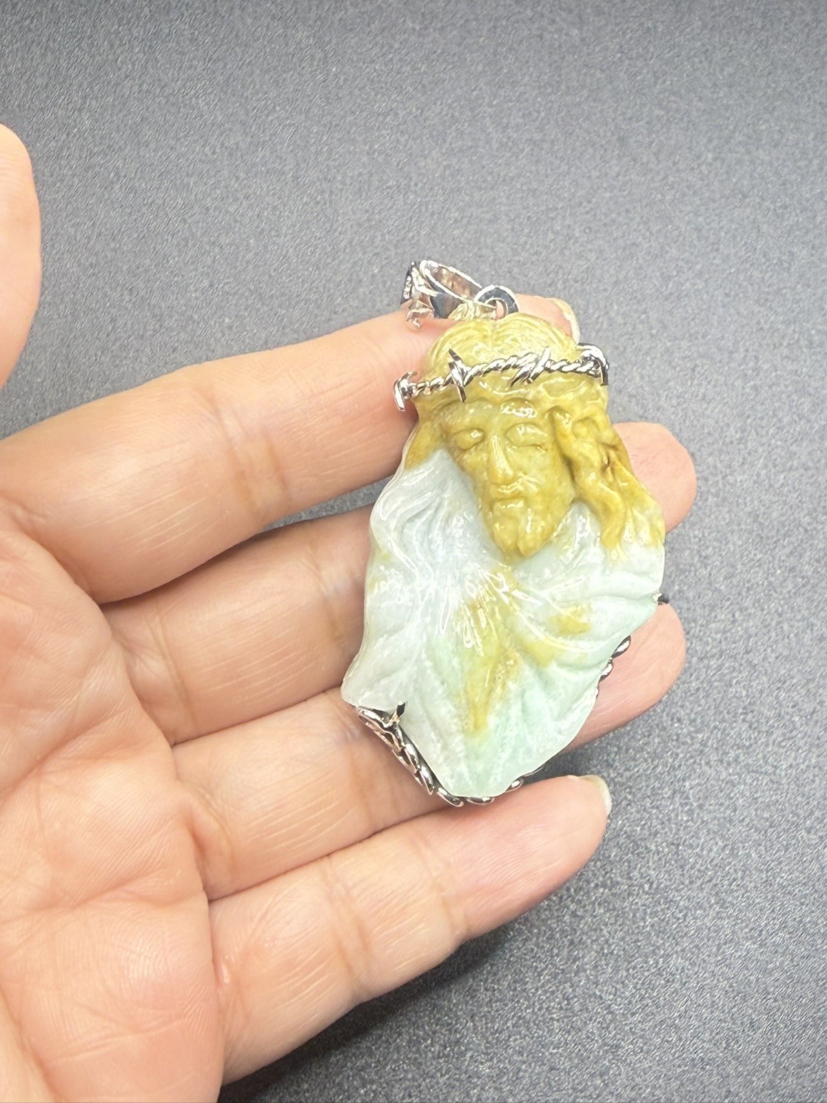 100% Natural Jade Jesus Pendant . 100% Natural Color. Mặt Chúa