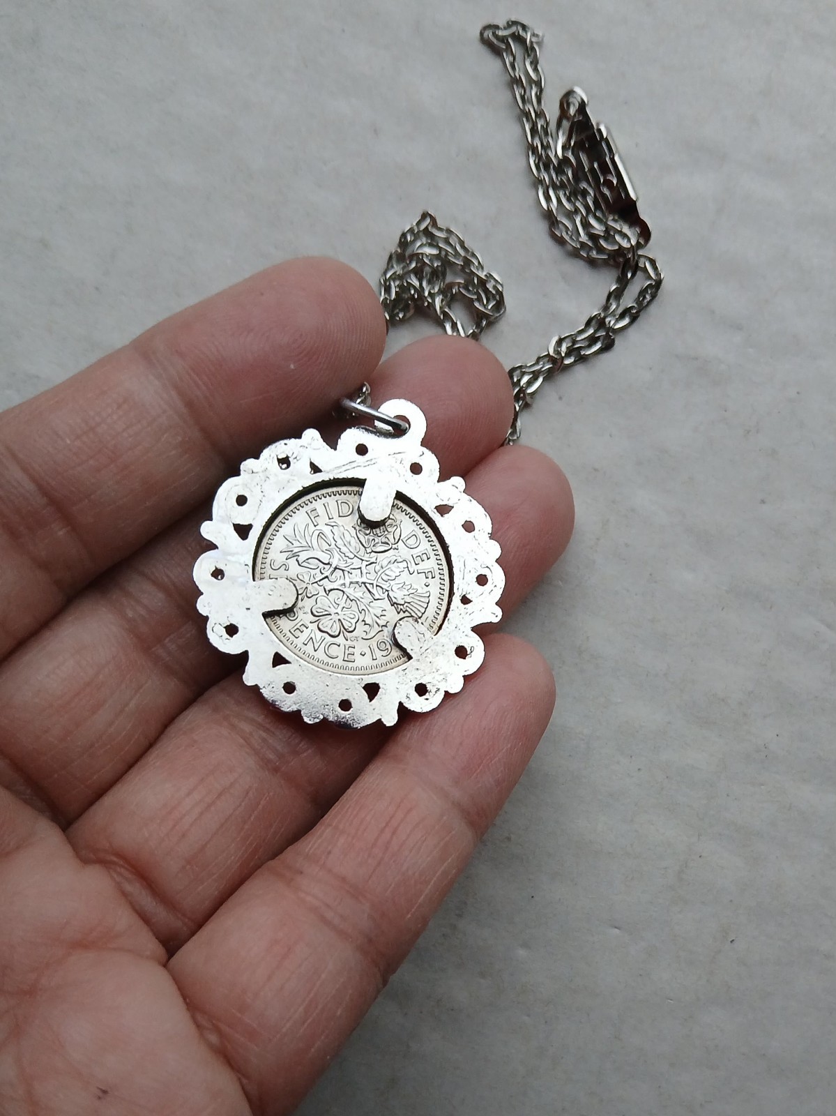 Queen Elizabeth Rear Sixpence Coin Pendant on a Metal Necklace 47cm Length #411