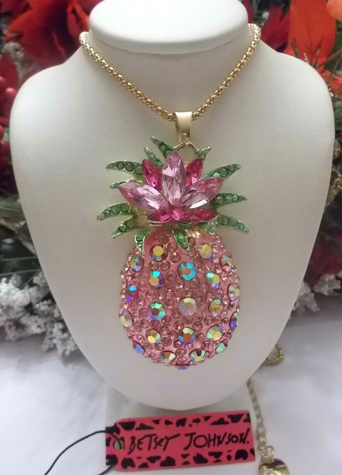 BETSEY JOHNSON SPARKLING LARGE PINK PINEAPPLE CRYSTAL PENDANT NECKLACE