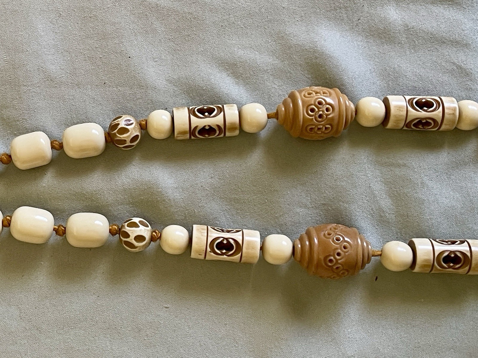 Beautiful 48″ Continues Rope Necklace Earth Tones Resin Beads Knotted Flawless