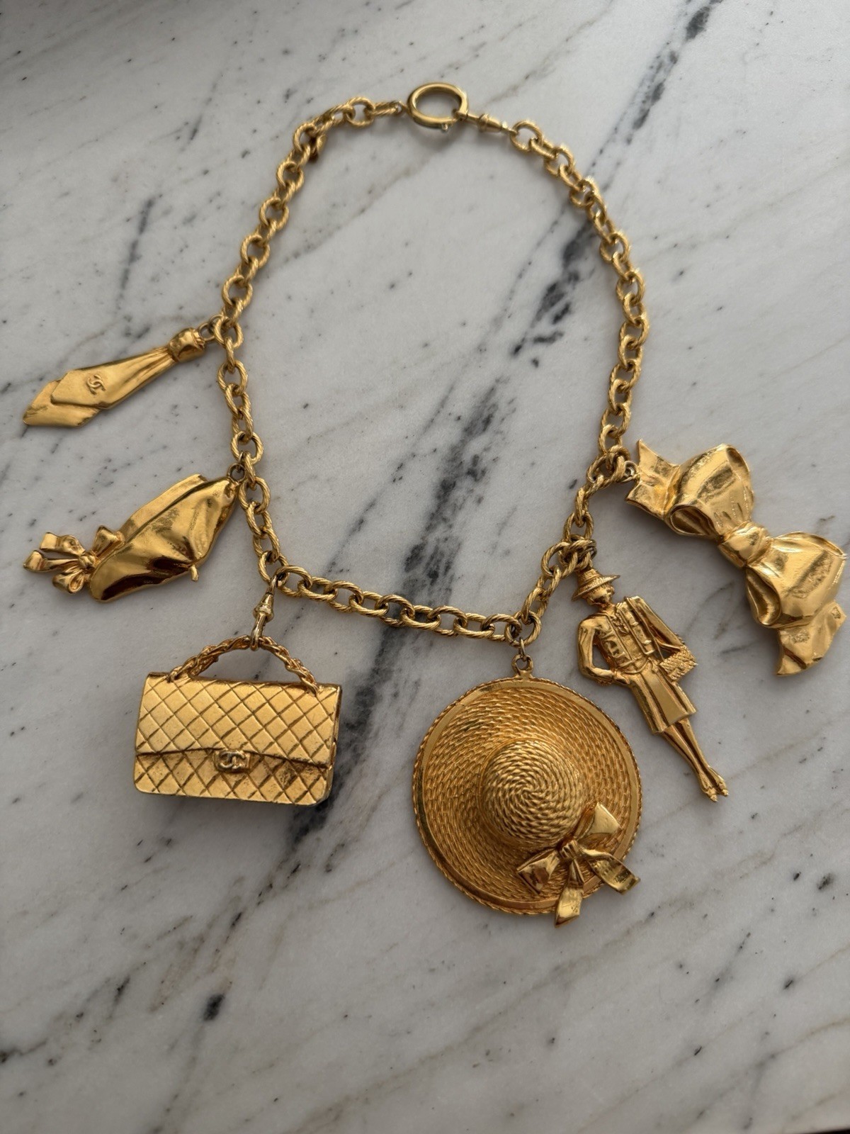 CHANEL Vintage Charm Necklace