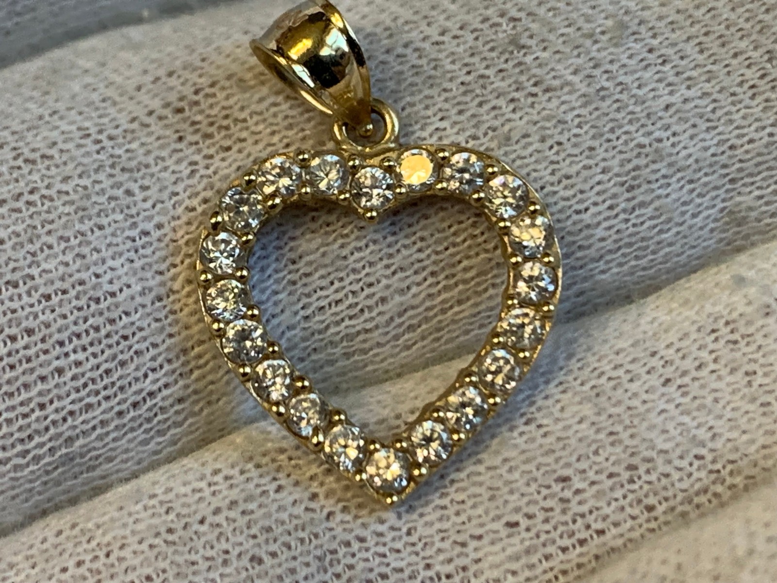 10K Yellow Gold Heart Pendant 1.44g Fine Jewelry Clear Color Stones Charm *READ*