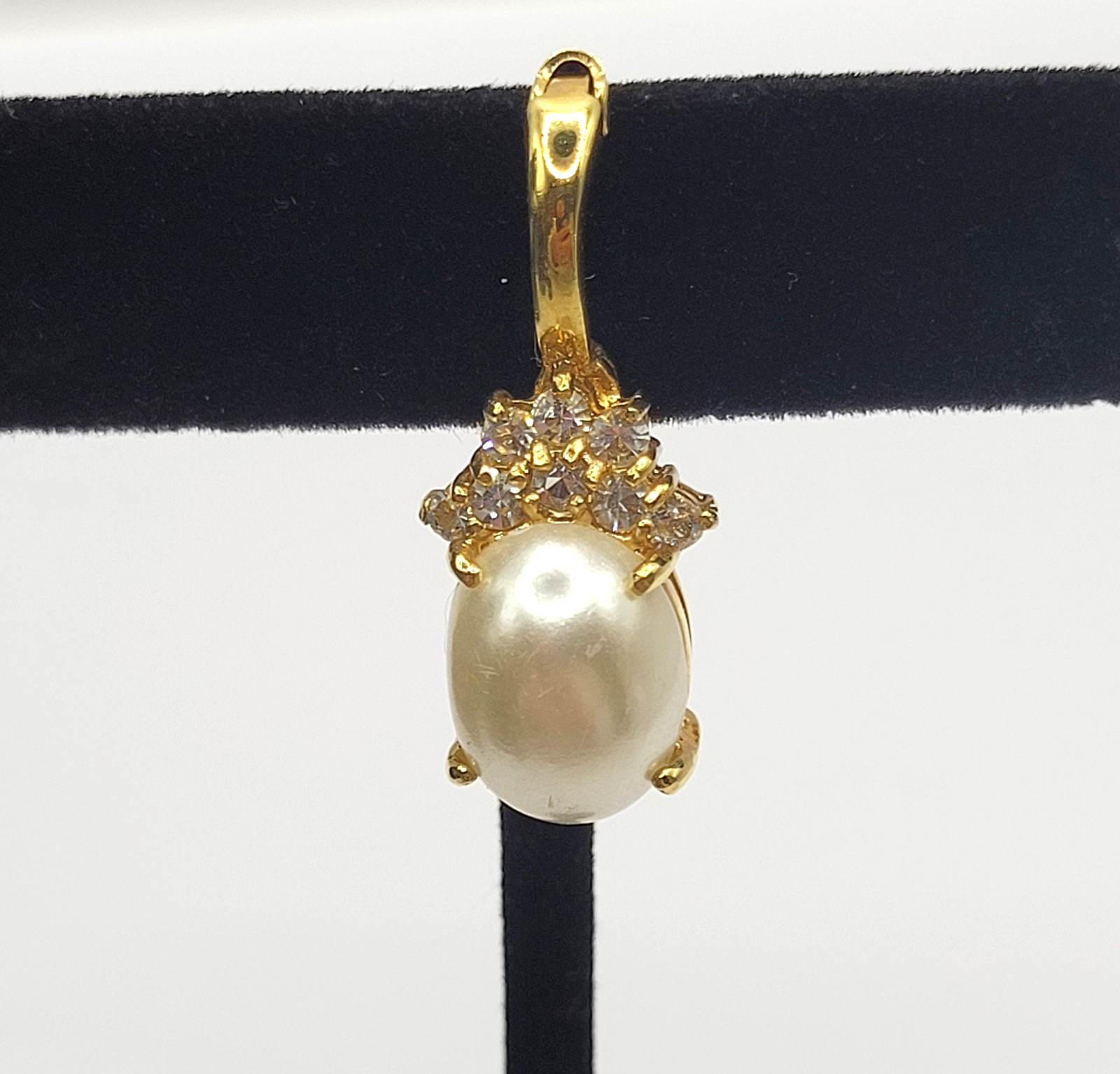 Faux Pearl Prong Set Crystal Rhinestone Crown Gold Tone Open Latch Bail Pendant