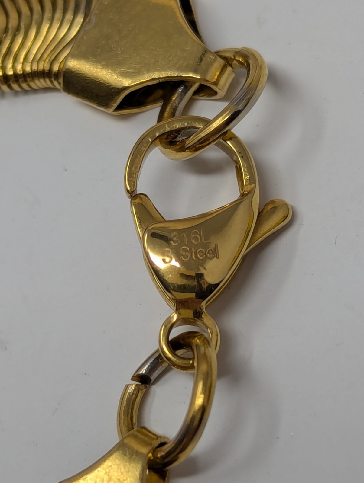 Gold Tone 316L Stainless Steel Herringbone Chain Necklace 18″ Wide Flat Link