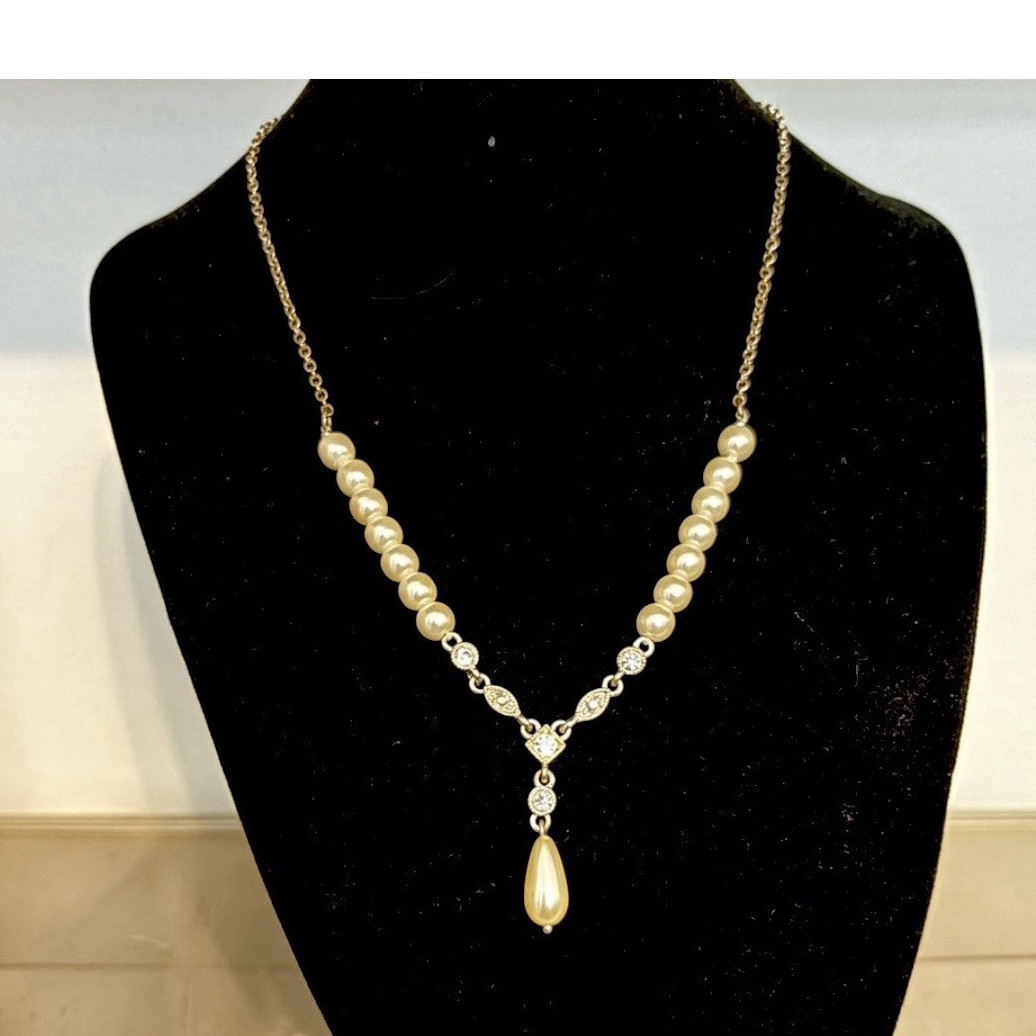 Elegant Vintage Imitation Pearl Teardrop Pendant Necklace w/ Rhinestones