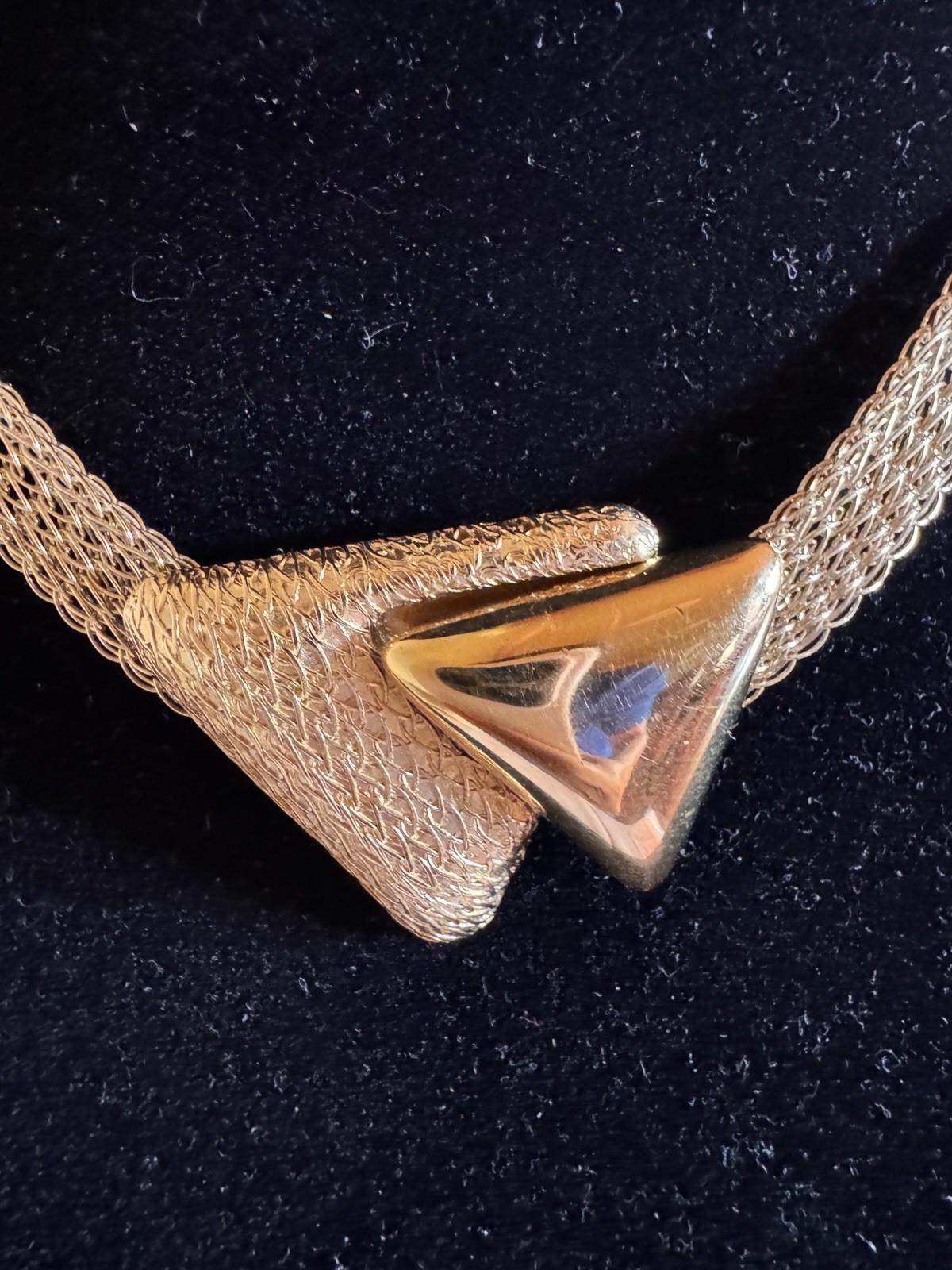 Gold Tone Mesh Chain Choker Necklace Triangle Charm Pendant Metal No Stone