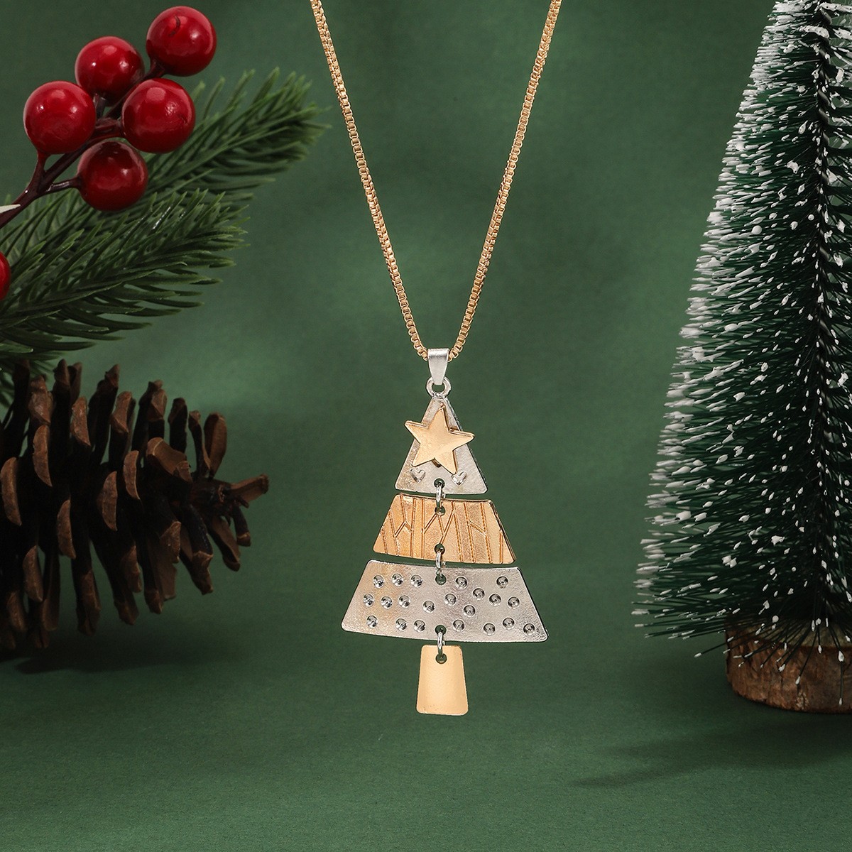 Vintage Metal Christmas Tree Charm Necklace for Women Perfect Gift for New Year