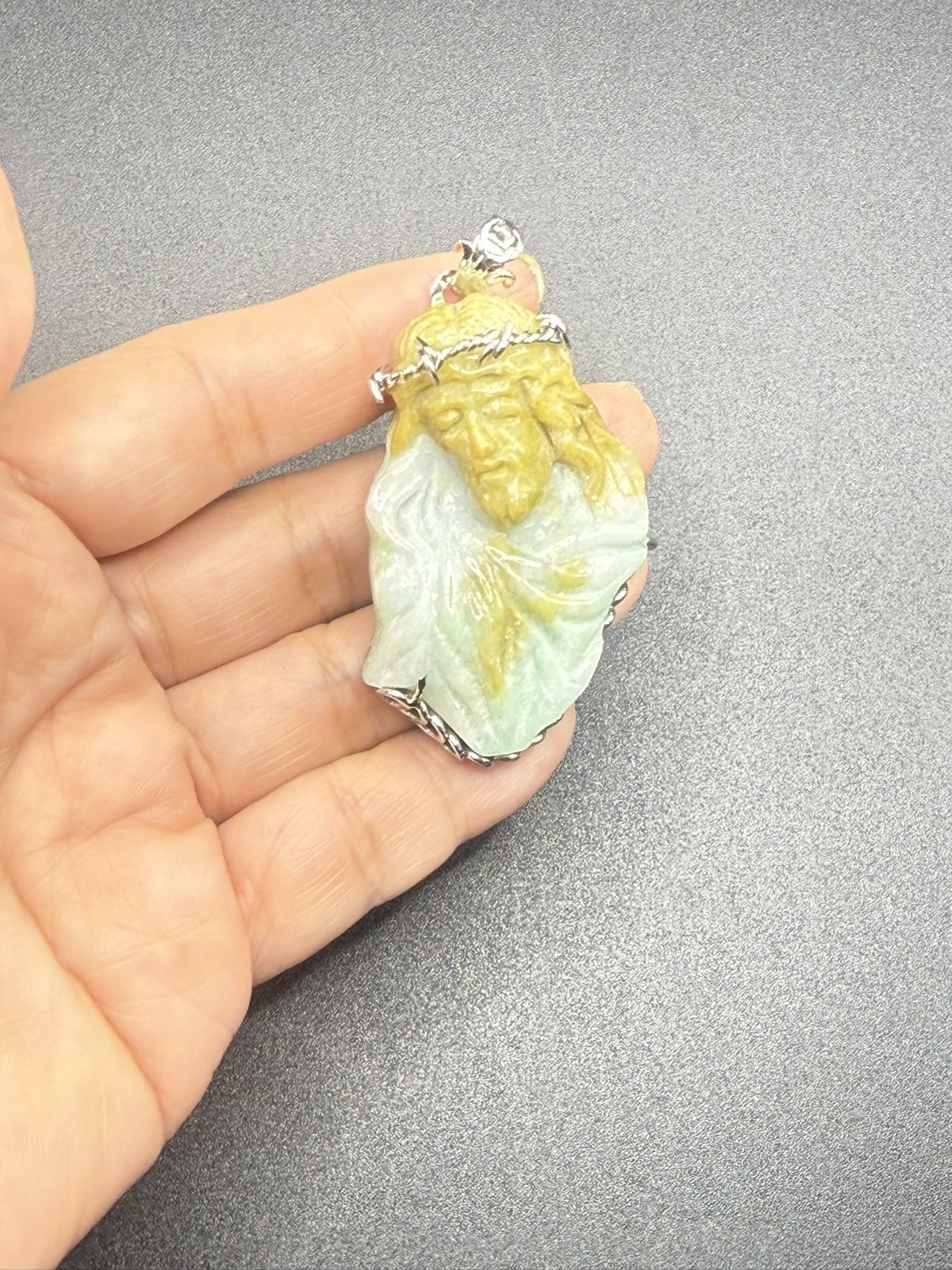100% Natural Jade Jesus Pendant . 100% Natural Color. Mặt Chúa