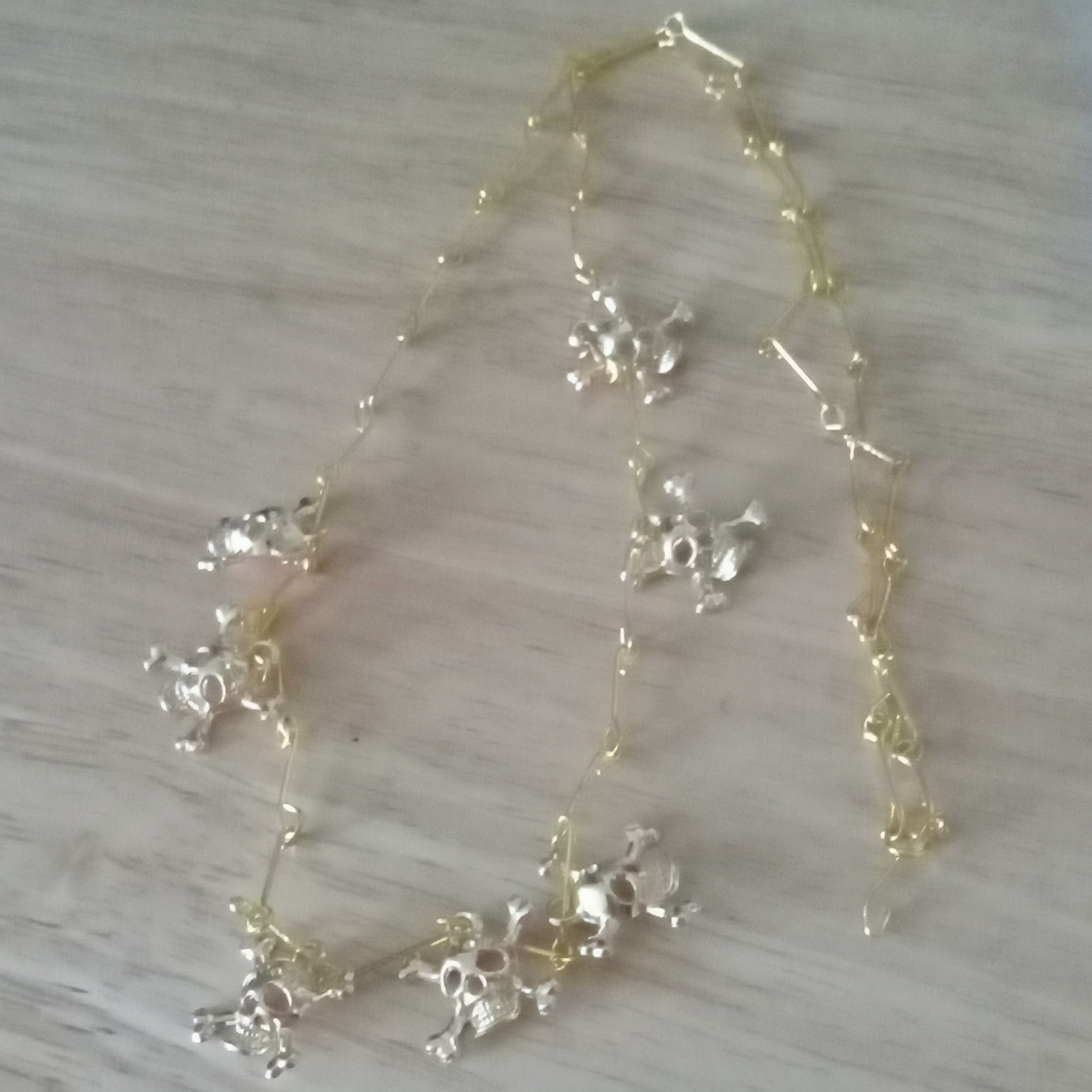 Gold Tone Metal Link Chain Necklace Skull & Crossbones Charm Pendant