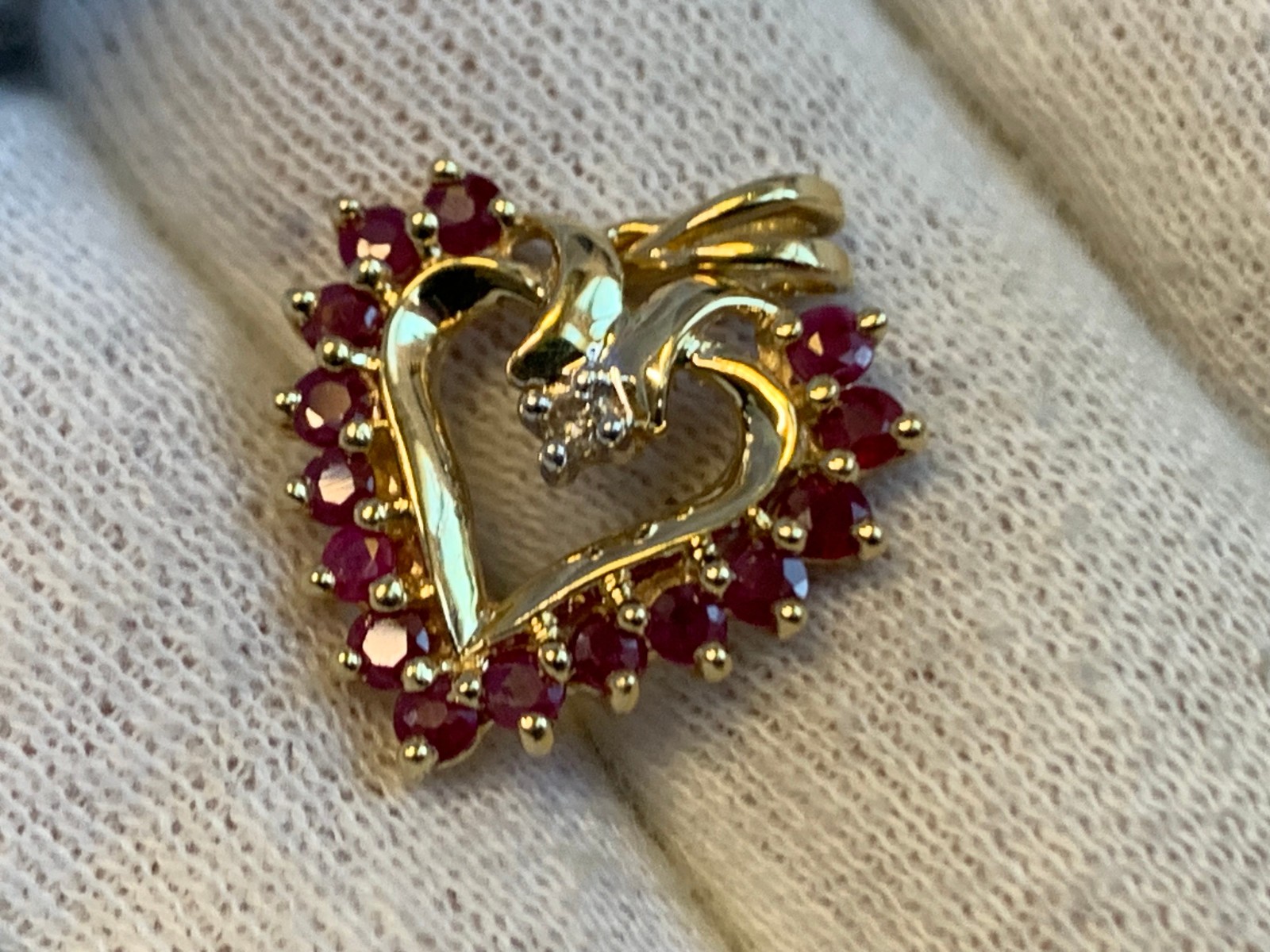 10K Yellow Gold Heart Pendant 1.63g Fine Jewelry Clear & Ruby Color Charm *READ*