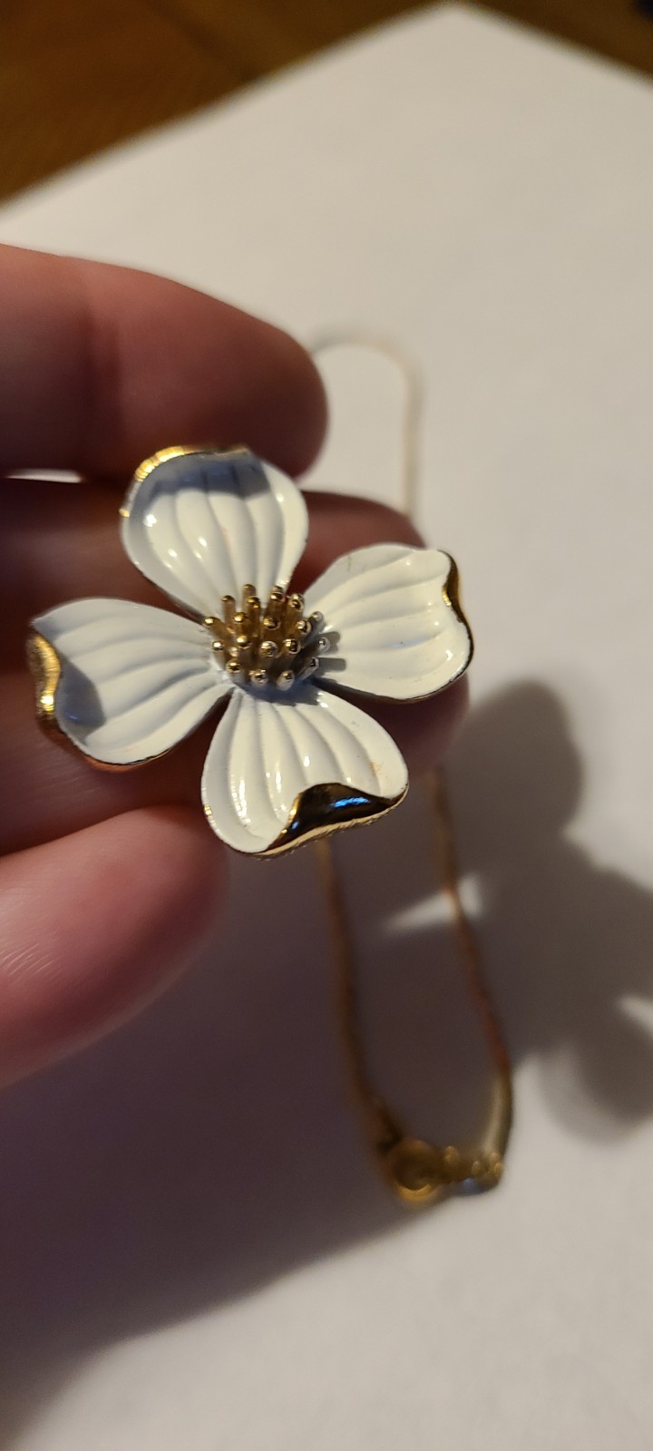 Gold Tone White Enamel Flower Charm Pendant Necklace Cable Chain Spring Ring