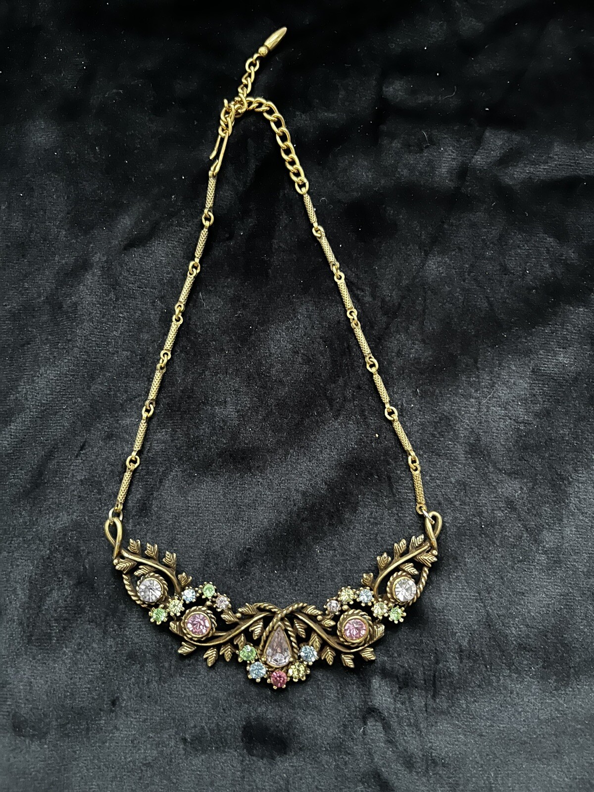 Floral Bib Jointed Collar Vintage Look Figure 8 Puddling Bezel & Prong Set