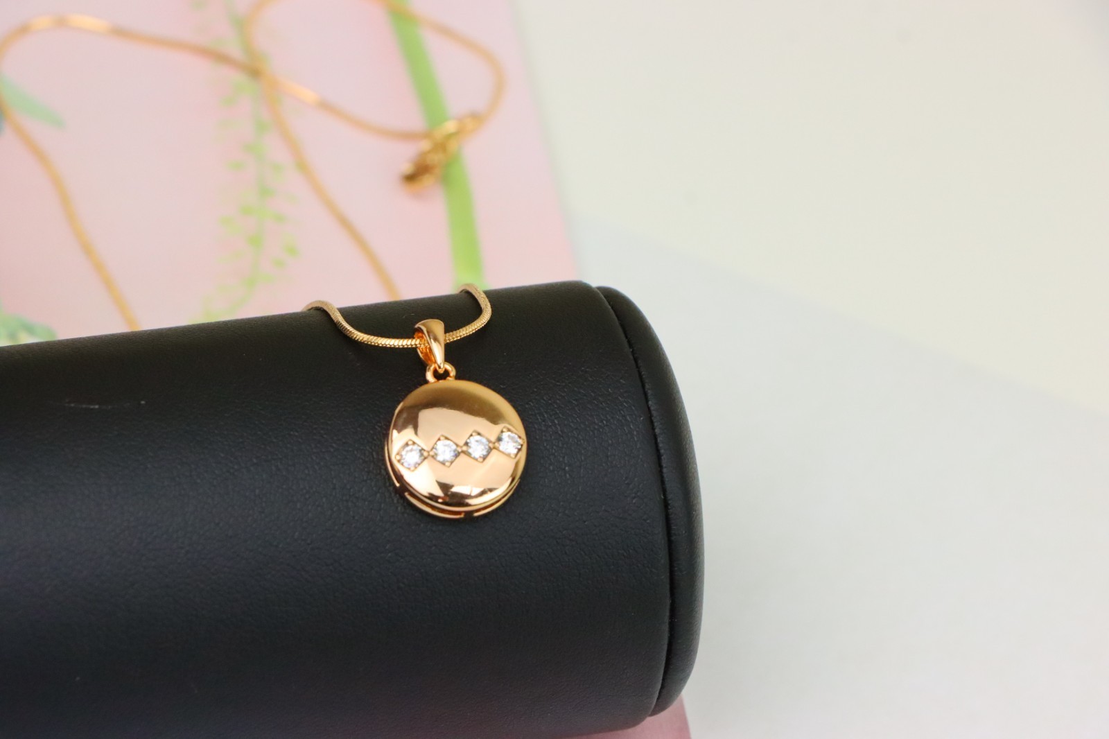 with Zigzag White Crystal Accent Design, XPPT1255 Round Rose Gold Pendant