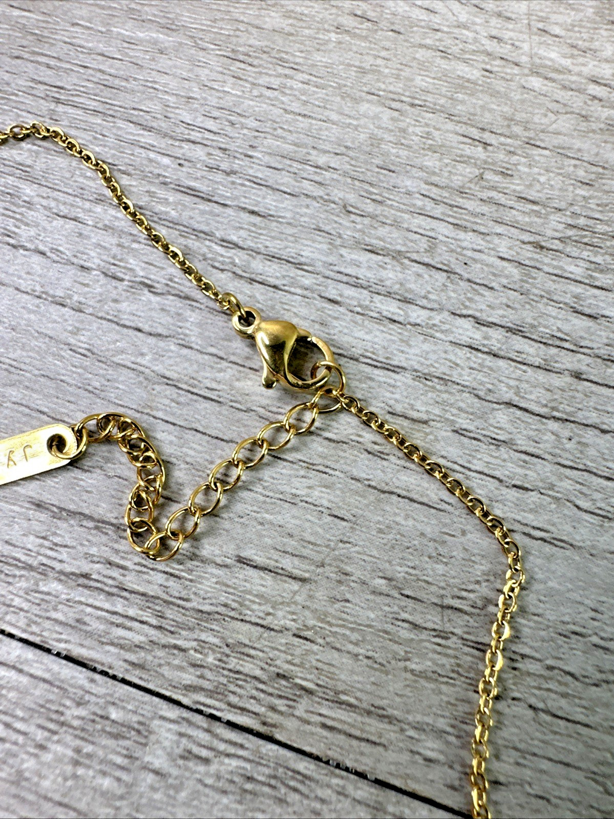 J Y 18 kpg Gold l o v e Chain Necklace 18 in.